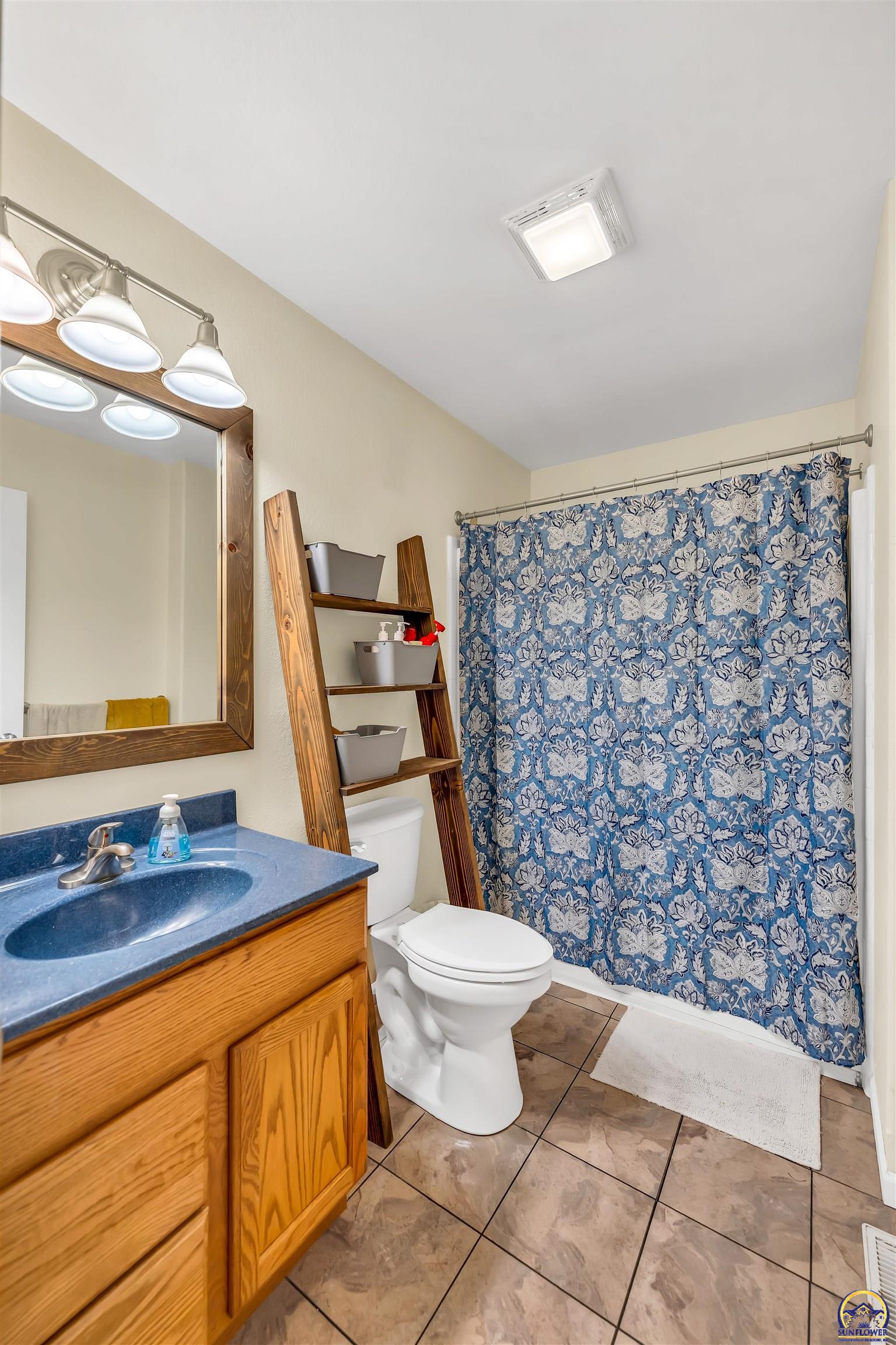 Berryton, Kansas 66409, United States, 3 Bedrooms Bedrooms, ,3 BathroomsBathrooms,Residential,Pending,251982