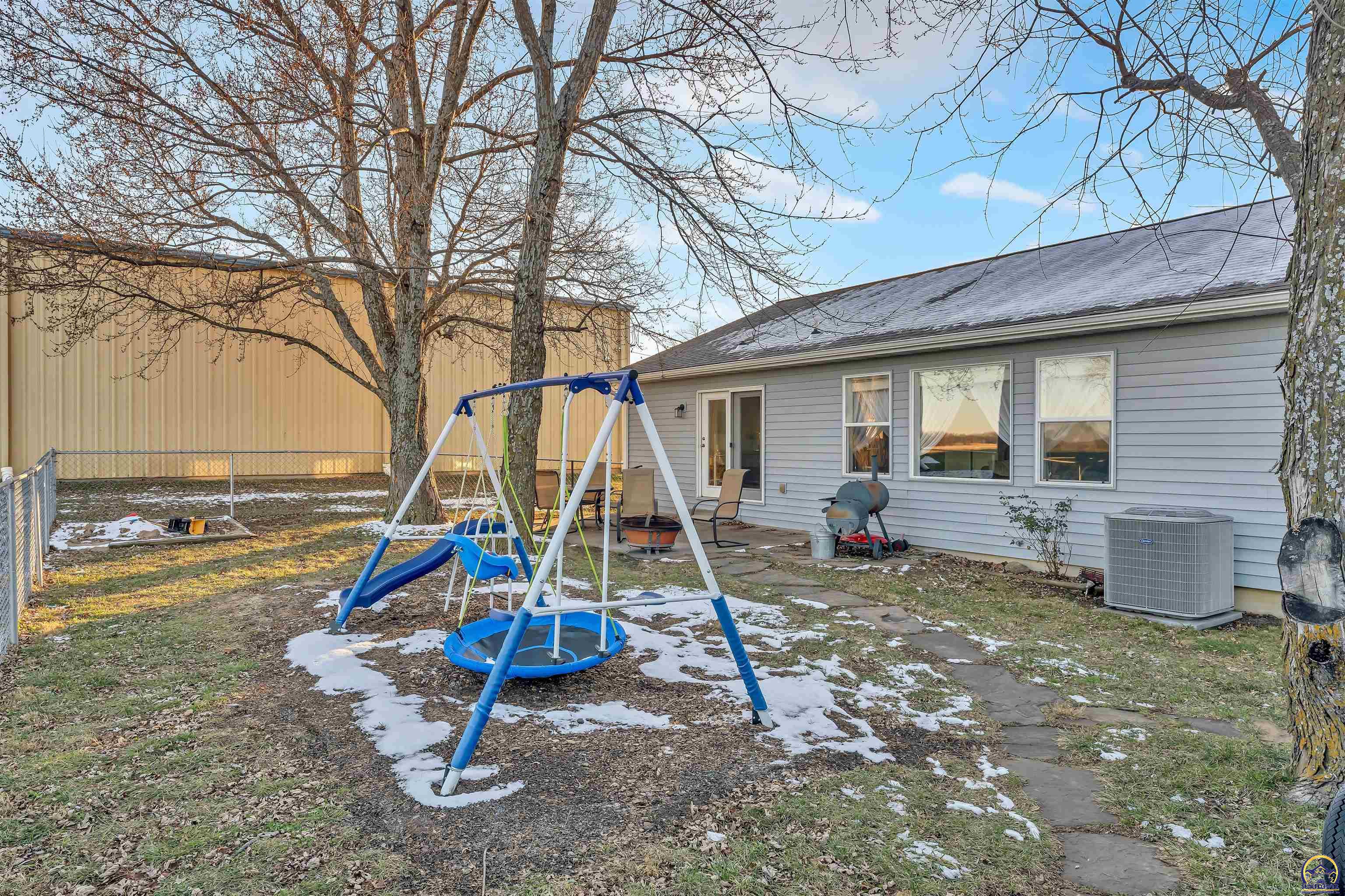 Berryton, Kansas 66409, United States, 3 Bedrooms Bedrooms, ,3 BathroomsBathrooms,Residential,Pending,251982