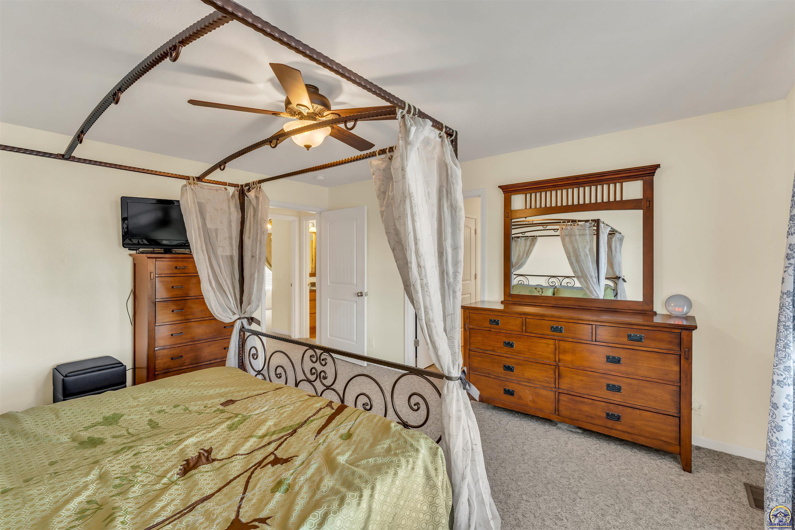 Berryton, Kansas 66409, United States, 3 Bedrooms Bedrooms, ,3 BathroomsBathrooms,Residential,Pending,251982