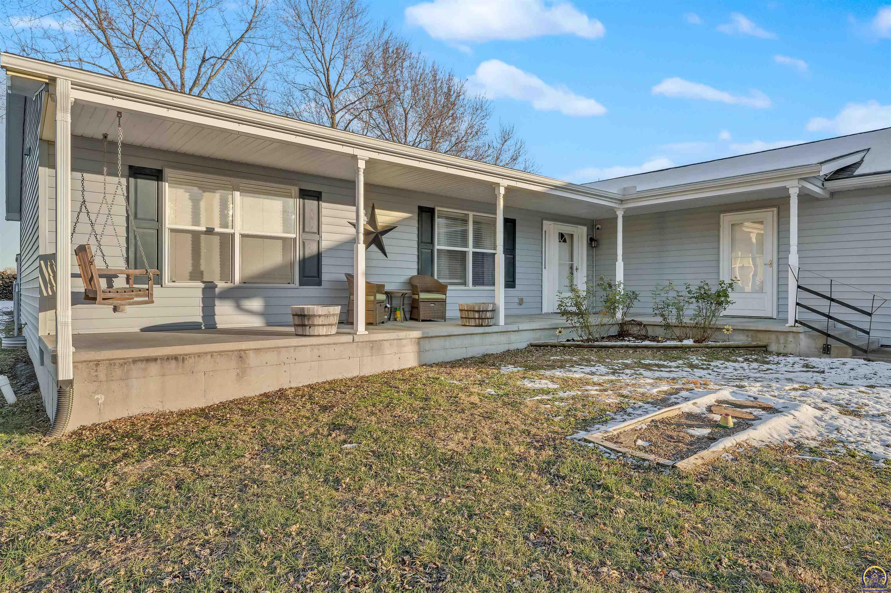 Berryton, Kansas 66409, United States, 3 Bedrooms Bedrooms, ,3 BathroomsBathrooms,Residential,Pending,251982