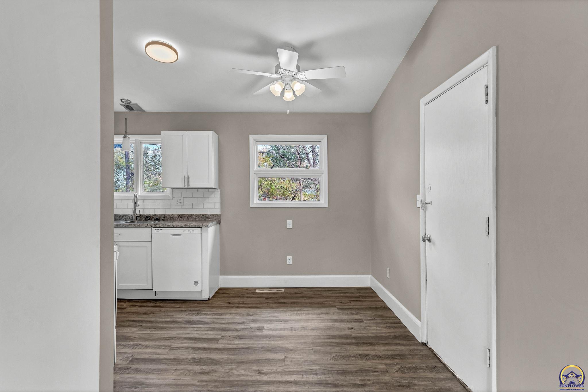 Topeka, Kansas 66614, United States, 3 Bedrooms Bedrooms, ,2 BathroomsBathrooms,Residential,Pending,36924