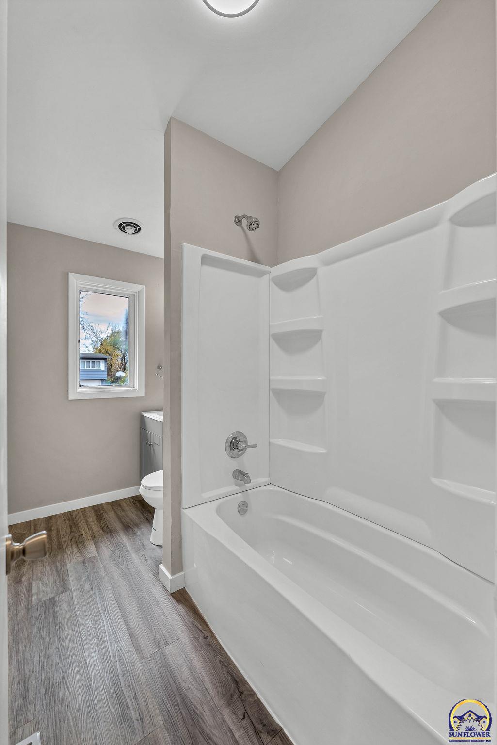 Topeka, Kansas 66614, United States, 3 Bedrooms Bedrooms, ,2 BathroomsBathrooms,Residential,Pending,36924