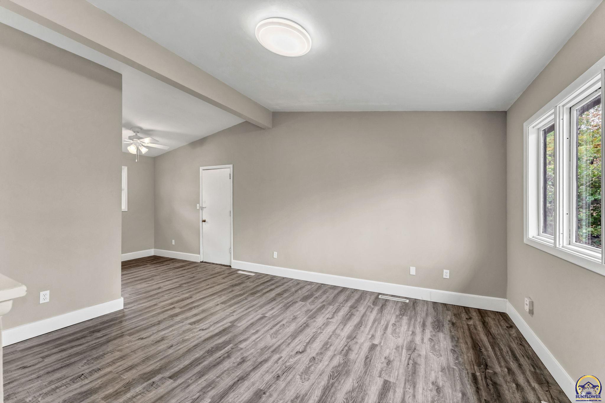 Topeka, Kansas 66614, United States, 3 Bedrooms Bedrooms, ,2 BathroomsBathrooms,Residential,Pending,36924