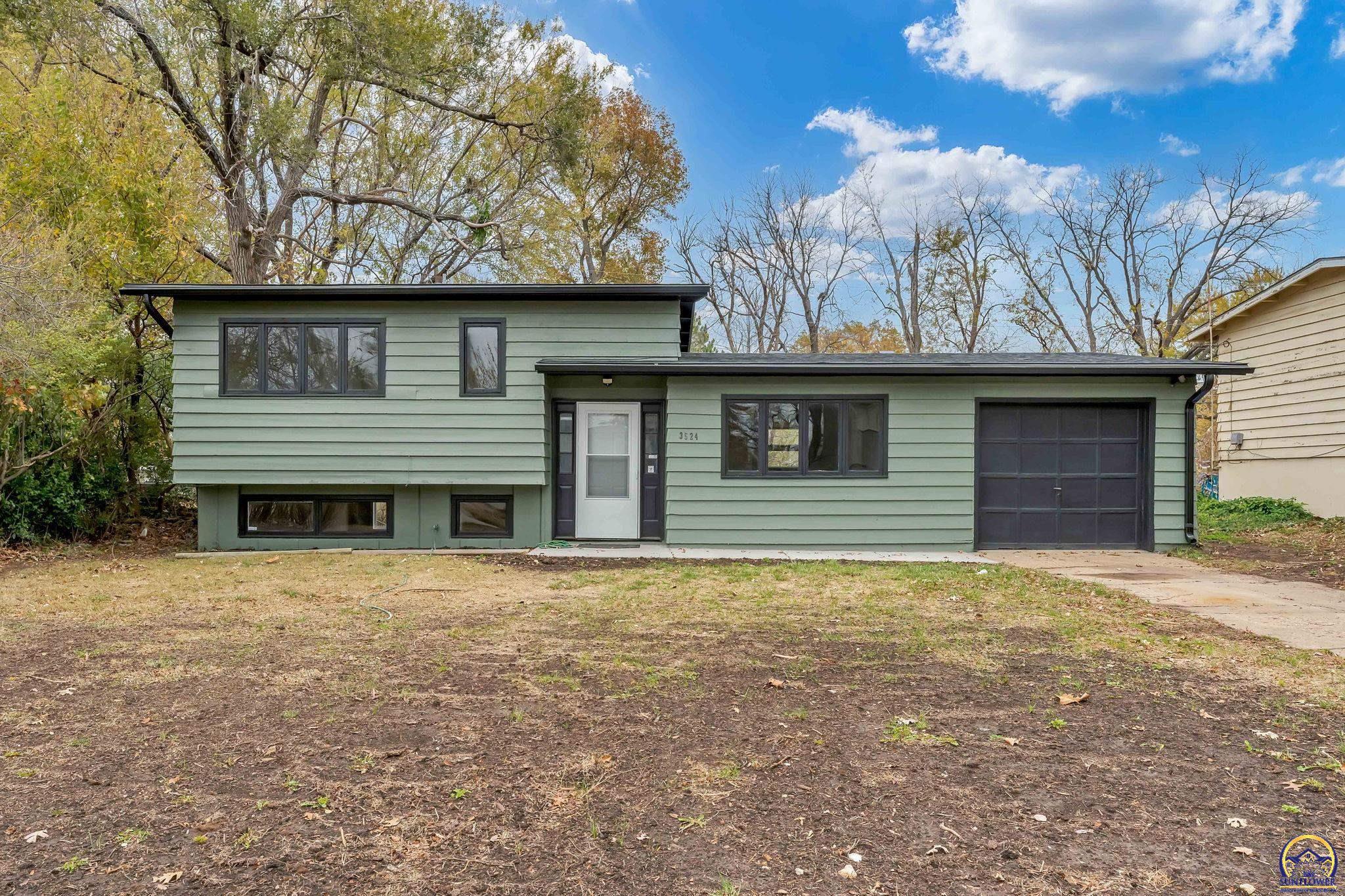 Topeka, Kansas 66614, United States, 3 Bedrooms Bedrooms, ,2 BathroomsBathrooms,Residential,Pending,36924