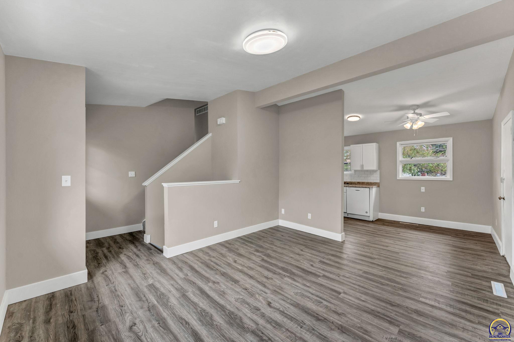 Topeka, Kansas 66614, United States, 3 Bedrooms Bedrooms, ,2 BathroomsBathrooms,Residential,Pending,36924