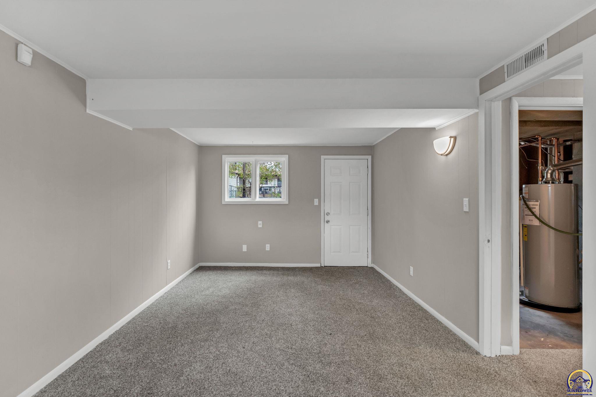 Topeka, Kansas 66614, United States, 3 Bedrooms Bedrooms, ,2 BathroomsBathrooms,Residential,Pending,36924