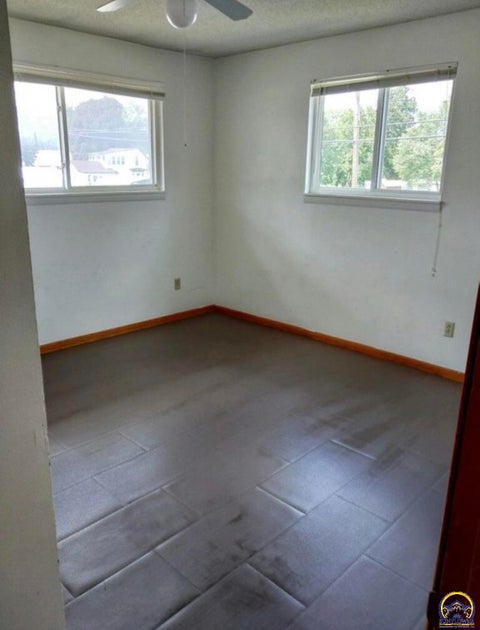 Tiny photo for 524 Neosho St, Burlington, KS 66839 (MLS # 246853)