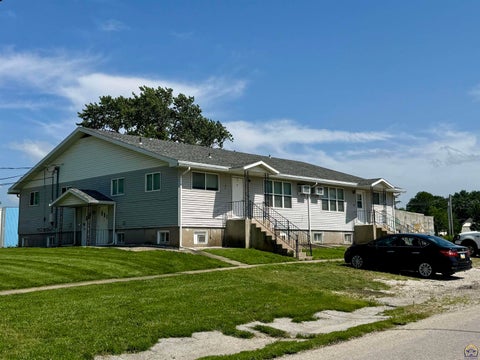 Tiny photo for 524 Neosho St, Burlington, KS 66839 (MLS # 246853)