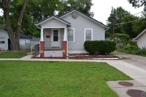Photo of 410 E 2nd Ave, Emporia, KS 66801 (MLS # 244830)