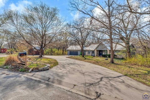 Photo of 2331 SE Libra Ave, Topeka, KS 66605 (MLS # 246060)