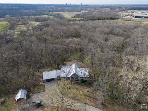 Tiny photo for 2331 SE Libra Ave, Topeka, KS 66605 (MLS # 246060)