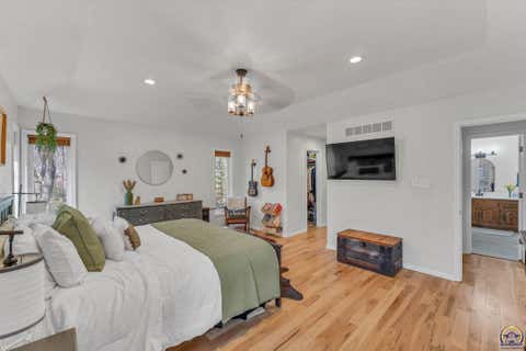 Tiny photo for 2331 SE Libra Ave, Topeka, KS 66605 (MLS # 246060)
