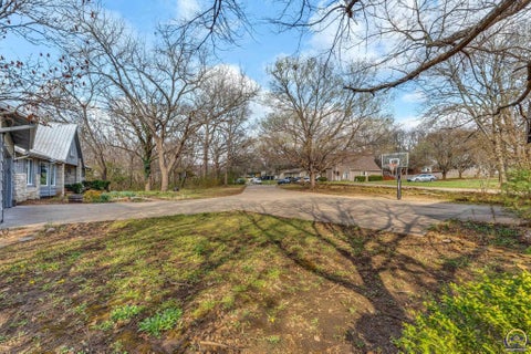 Tiny photo for 2331 SE Libra Ave, Topeka, KS 66605 (MLS # 246060)