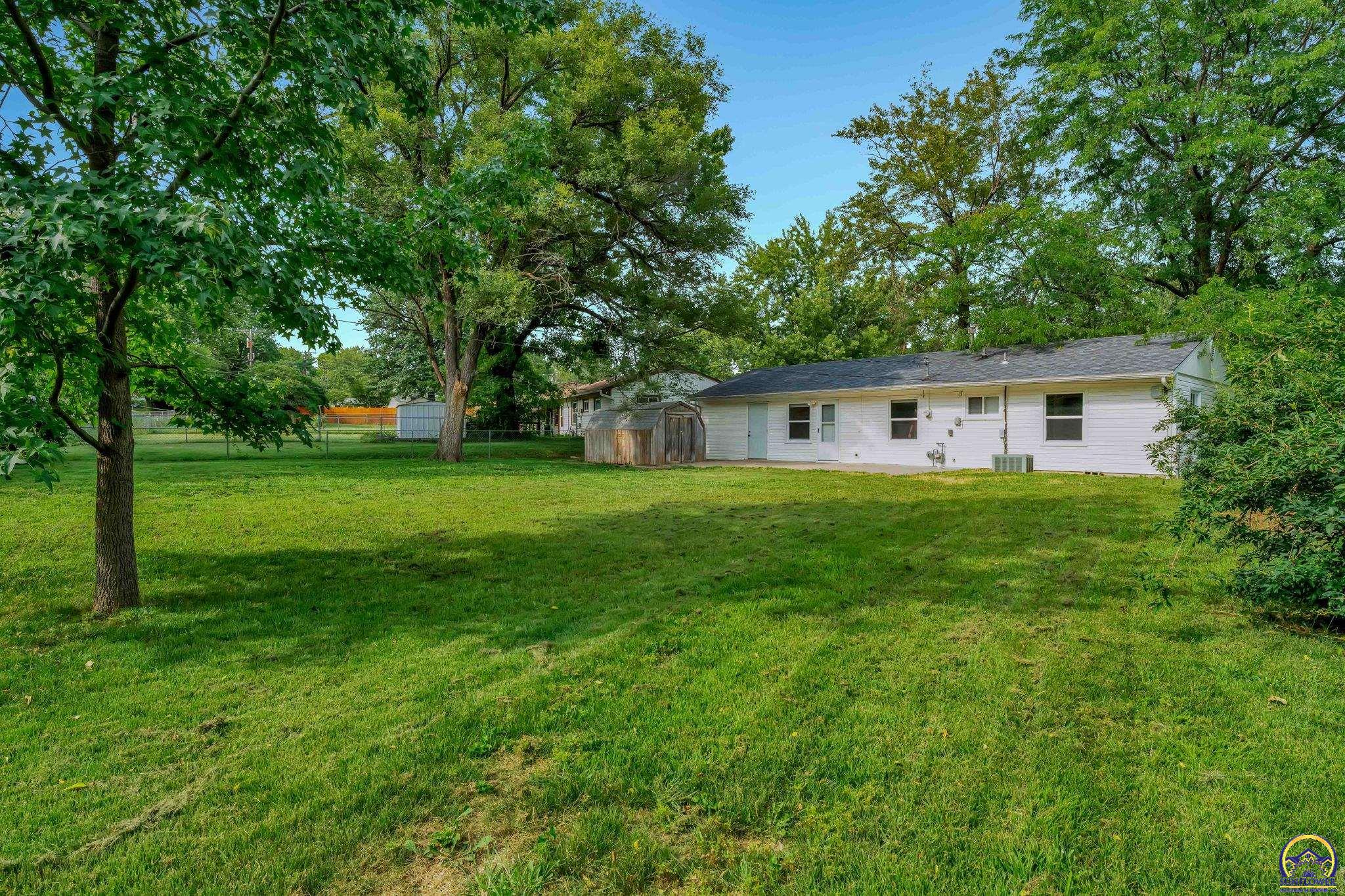 Topeka, Kansas 66605, United States, 3 Bedrooms Bedrooms, ,2 BathroomsBathrooms,Residential,Pending,51462