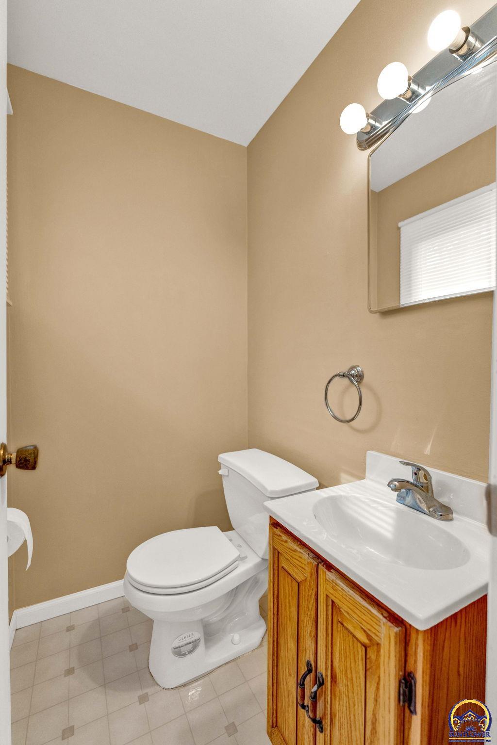 Topeka, Kansas 66605, United States, 3 Bedrooms Bedrooms, ,2 BathroomsBathrooms,Residential,Pending,51462