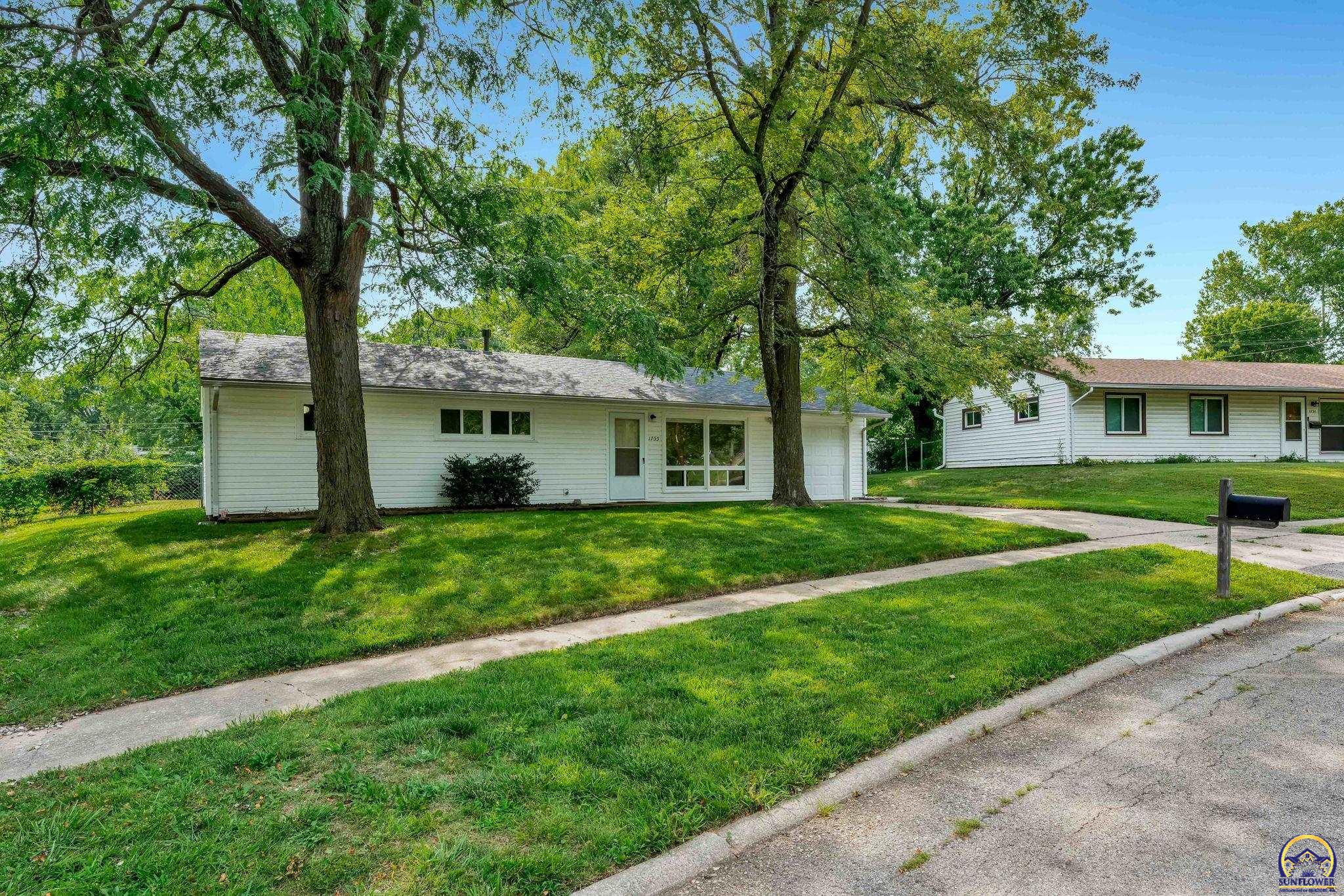 Topeka, Kansas 66605, United States, 3 Bedrooms Bedrooms, ,2 BathroomsBathrooms,Residential,Pending,51462