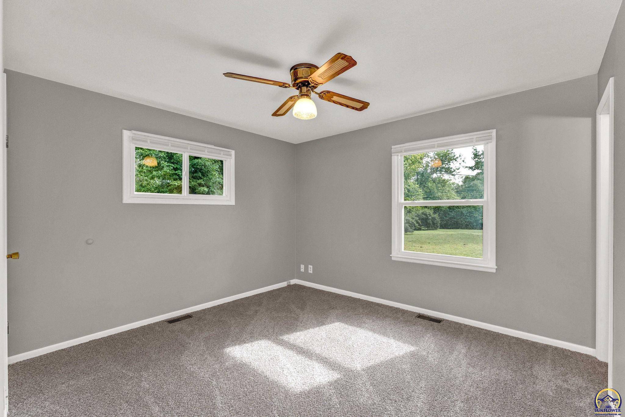 Topeka, Kansas 66605, United States, 3 Bedrooms Bedrooms, ,2 BathroomsBathrooms,Residential,Pending,51462