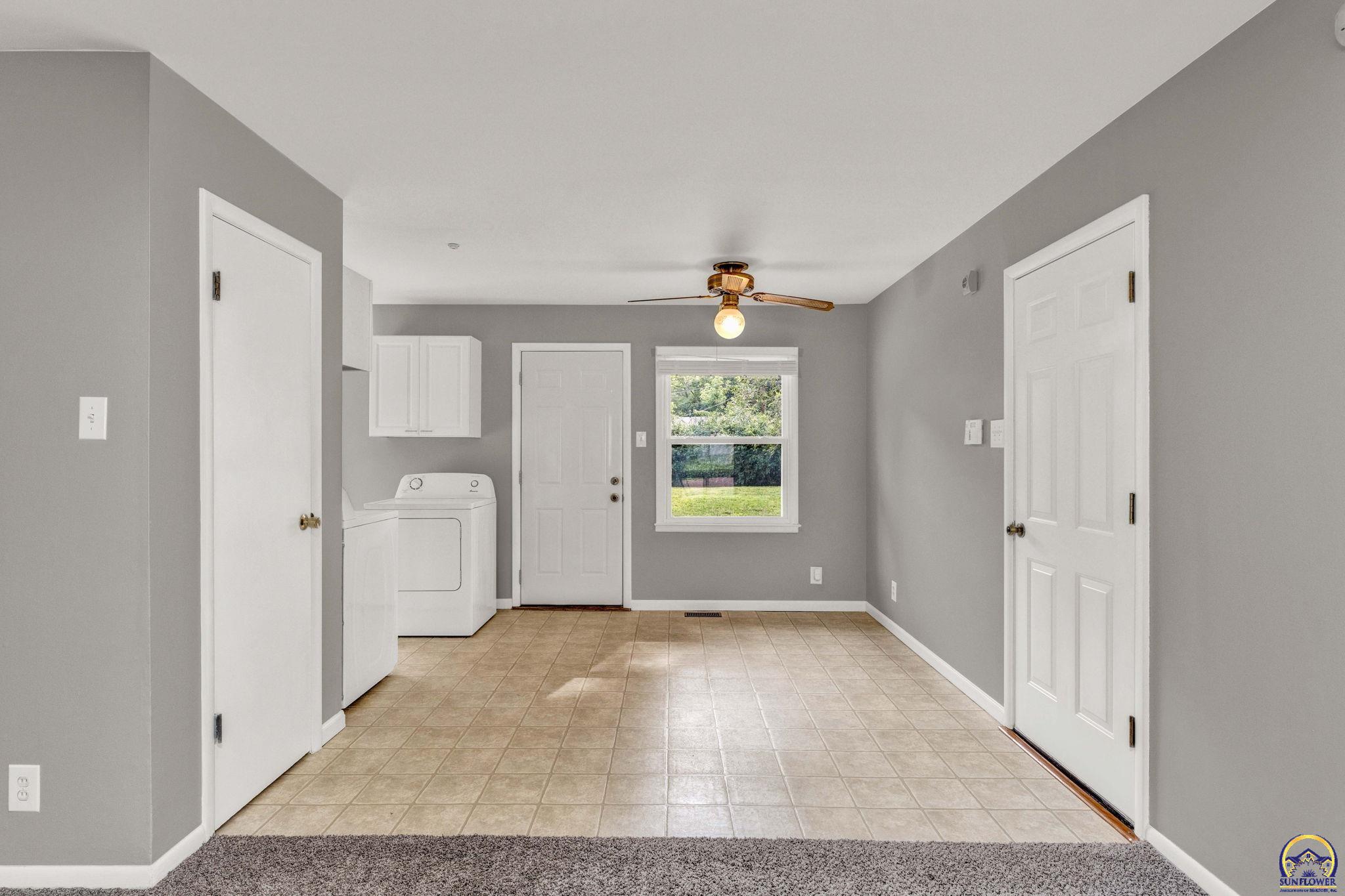 Topeka, Kansas 66605, United States, 3 Bedrooms Bedrooms, ,2 BathroomsBathrooms,Residential,Pending,51462