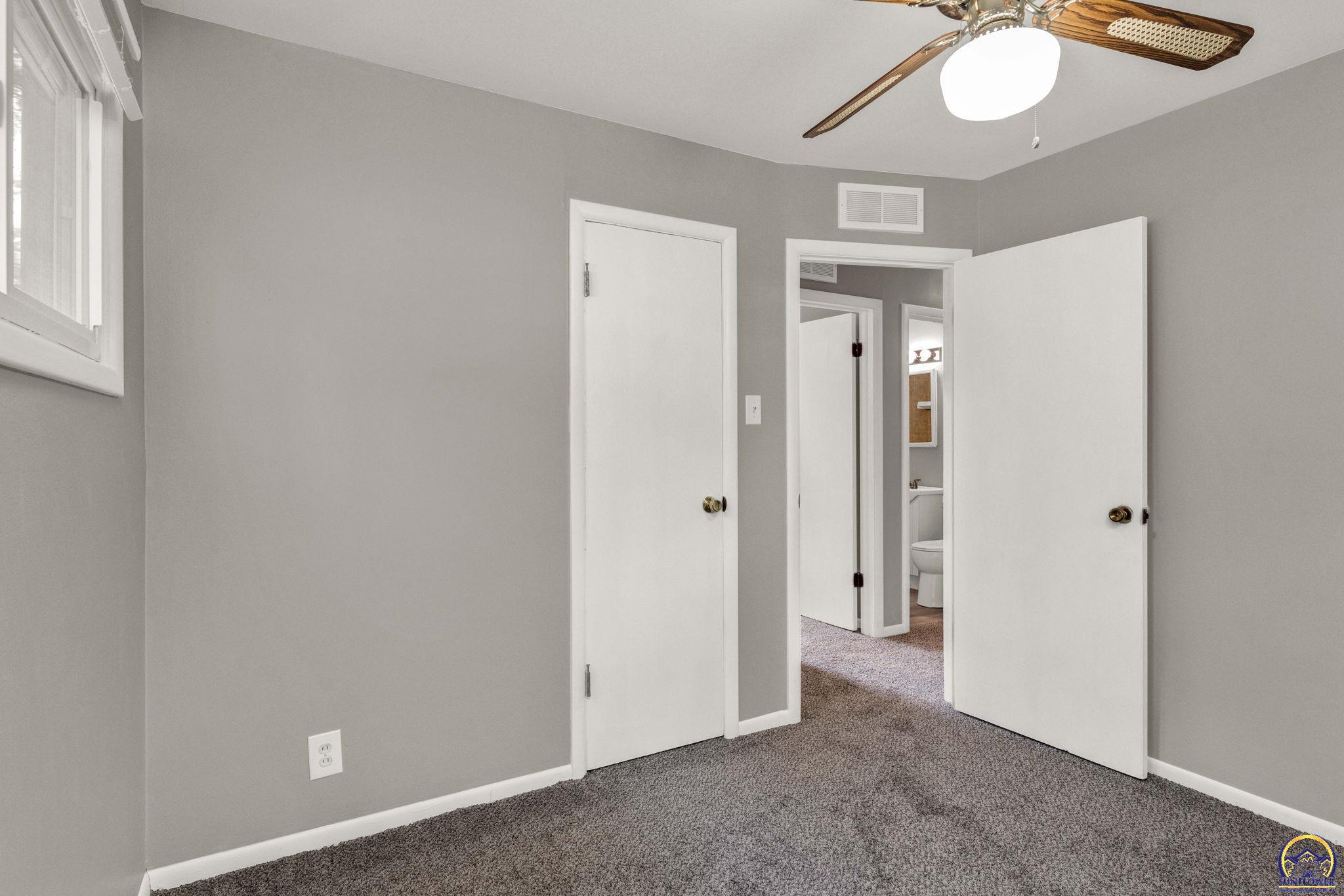 Topeka, Kansas 66605, United States, 3 Bedrooms Bedrooms, ,2 BathroomsBathrooms,Residential,Pending,51462