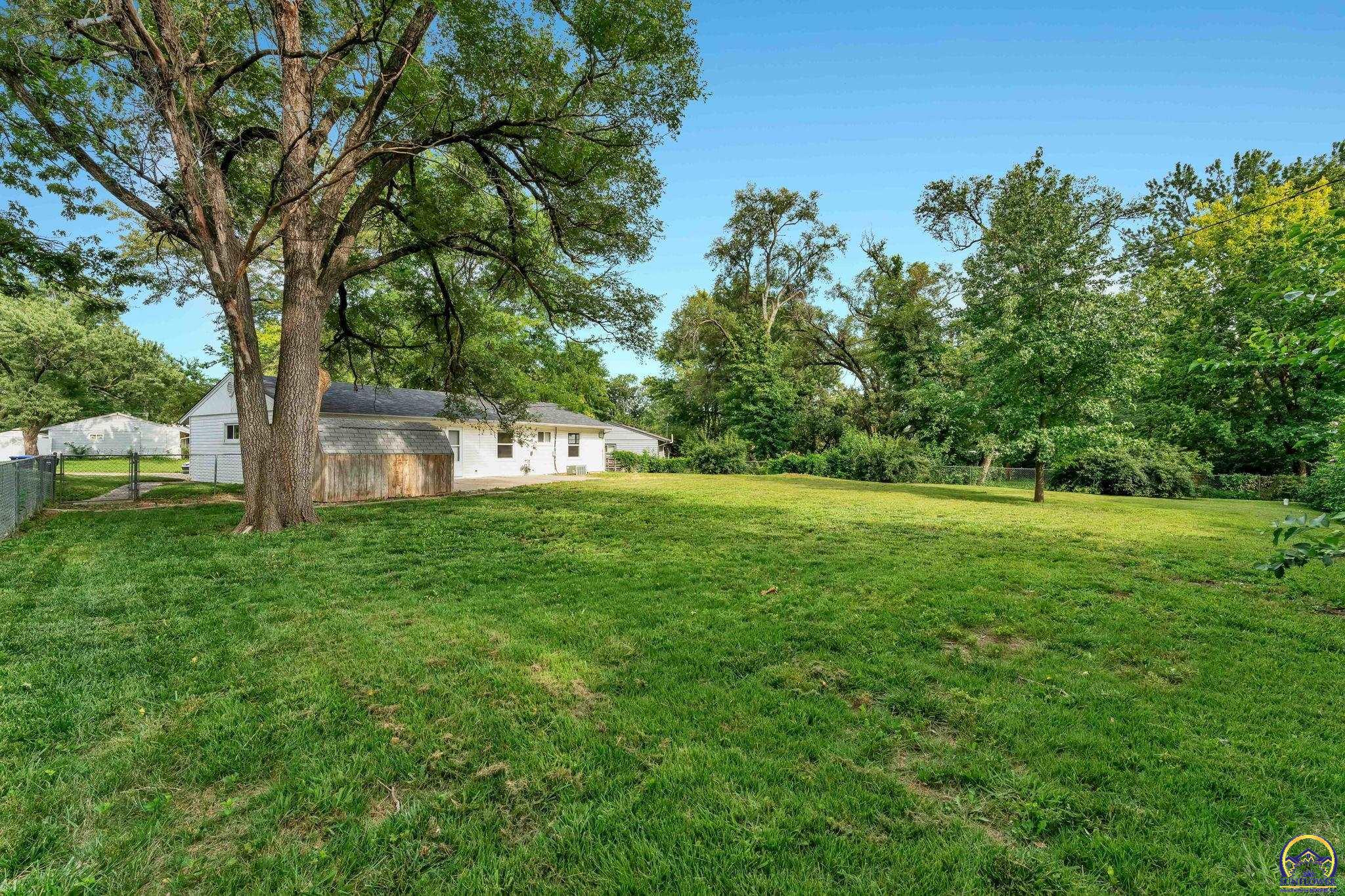 Topeka, Kansas 66605, United States, 3 Bedrooms Bedrooms, ,2 BathroomsBathrooms,Residential,Pending,51462