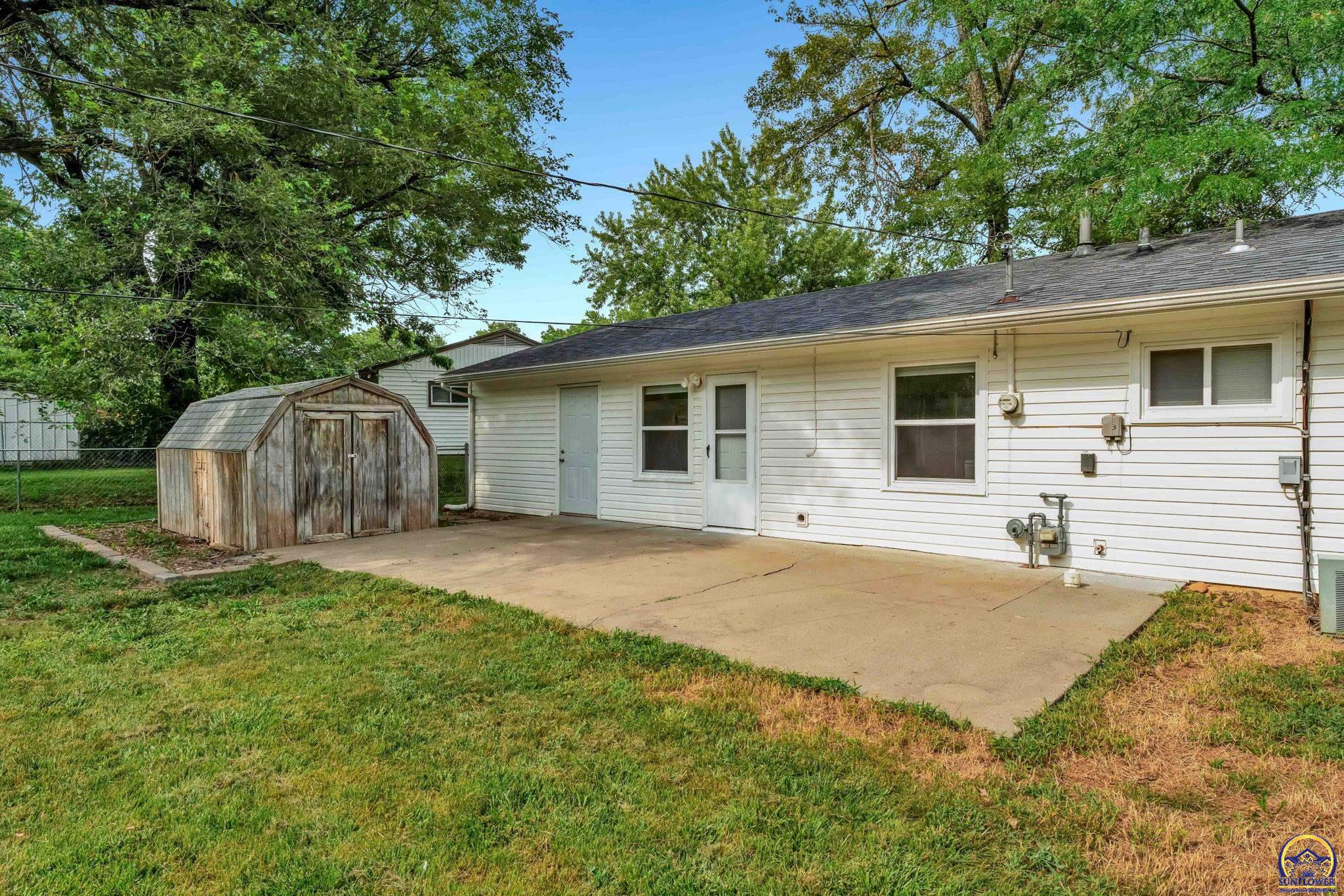 Topeka, Kansas 66605, United States, 3 Bedrooms Bedrooms, ,2 BathroomsBathrooms,Residential,Pending,51462