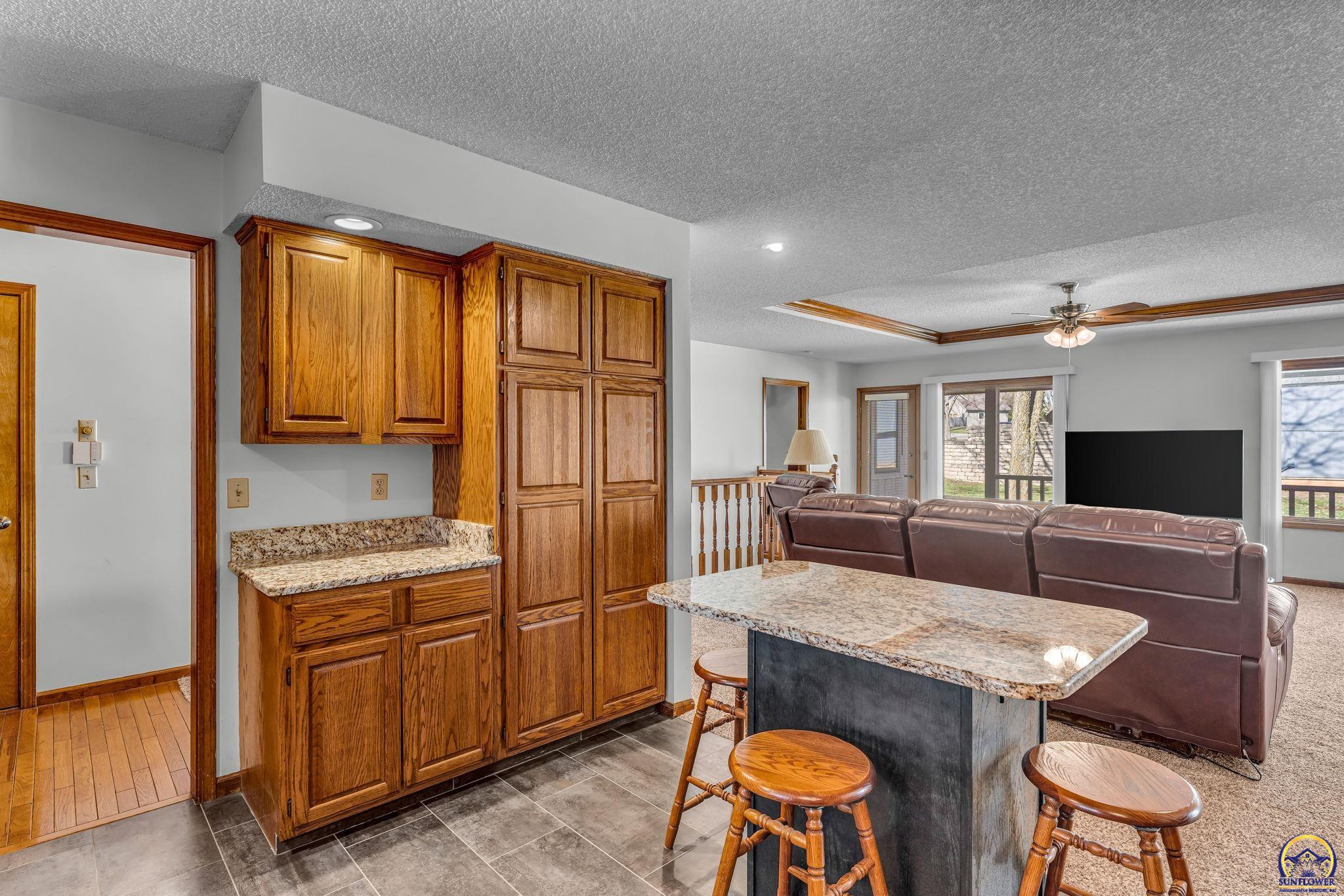 Topeka, Kansas 66614, United States, 2 Bedrooms Bedrooms, ,2 BathroomsBathrooms,Residential,Pending,91532