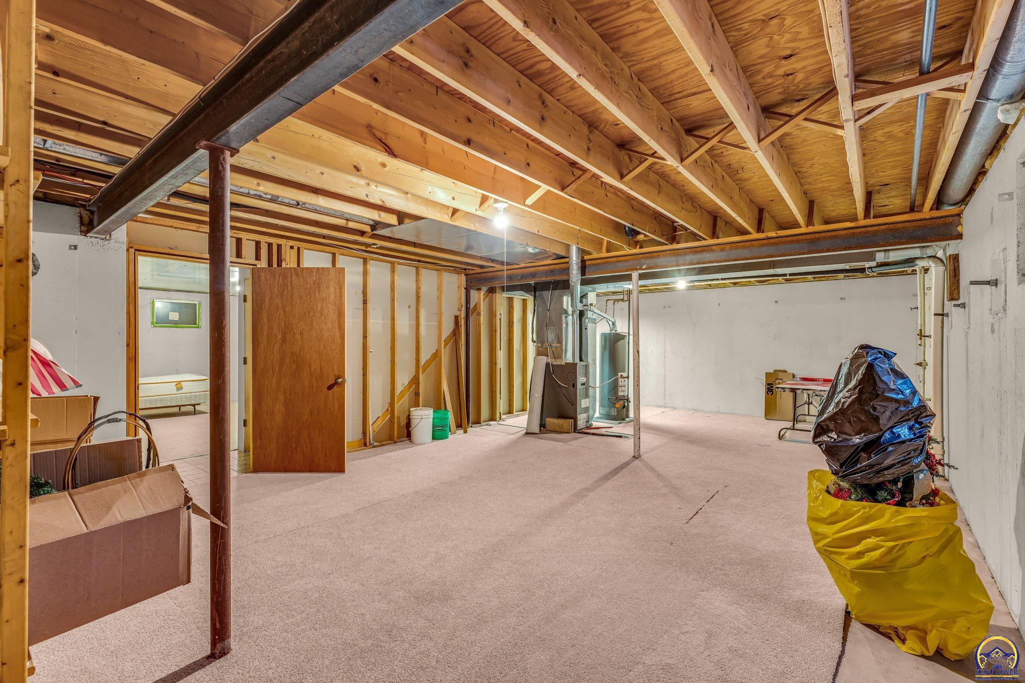 Topeka, Kansas 66614, United States, 2 Bedrooms Bedrooms, ,2 BathroomsBathrooms,Residential,Pending,91532