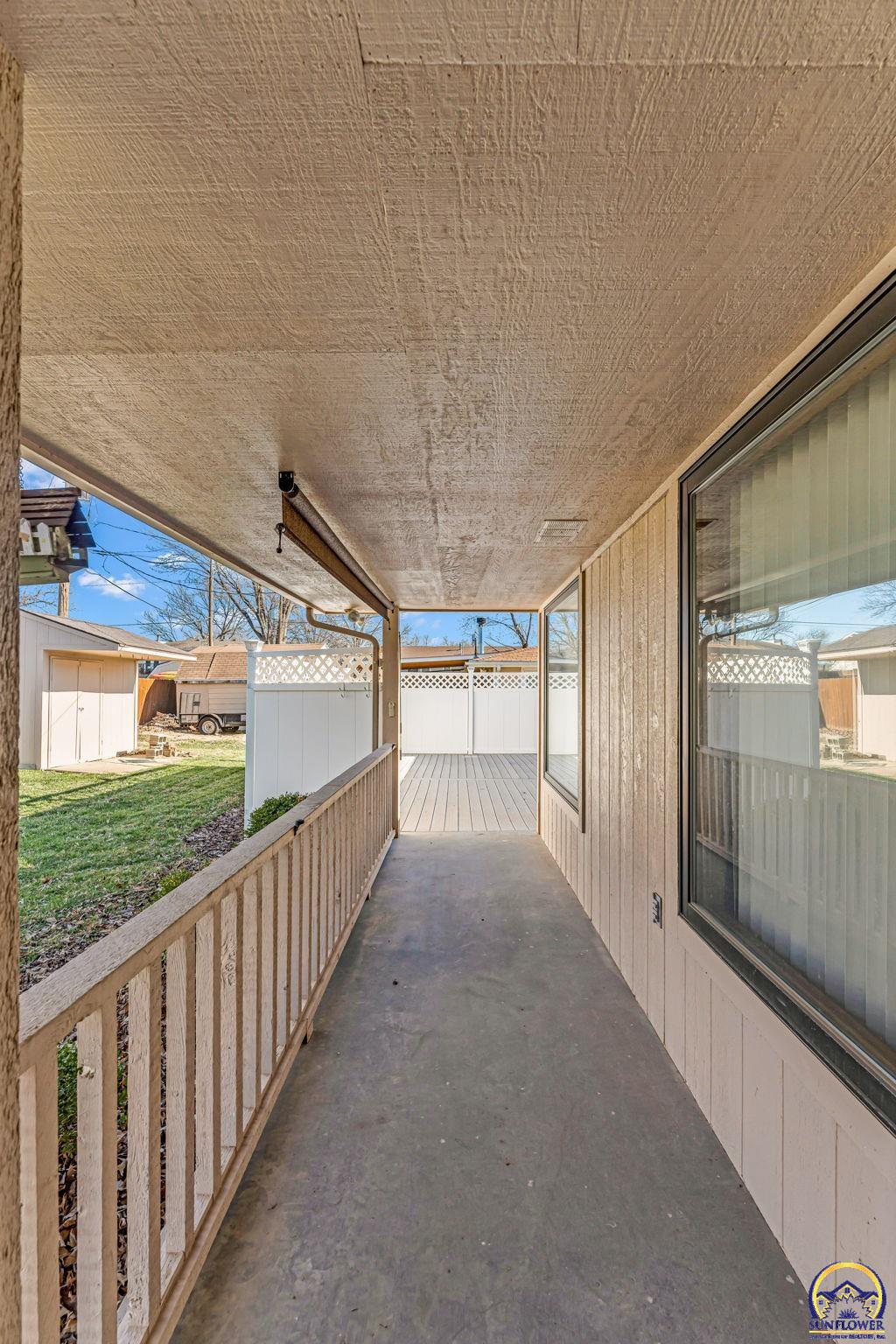 Topeka, Kansas 66614, United States, 2 Bedrooms Bedrooms, ,2 BathroomsBathrooms,Residential,Pending,91532