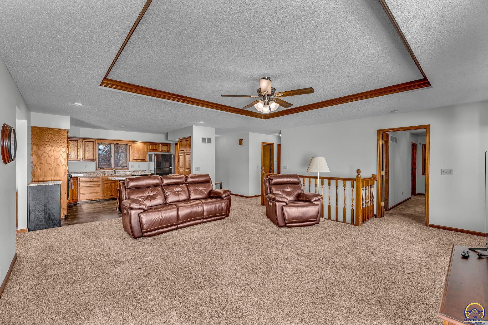 Topeka, Kansas 66614, United States, 2 Bedrooms Bedrooms, ,2 BathroomsBathrooms,Residential,Pending,91532