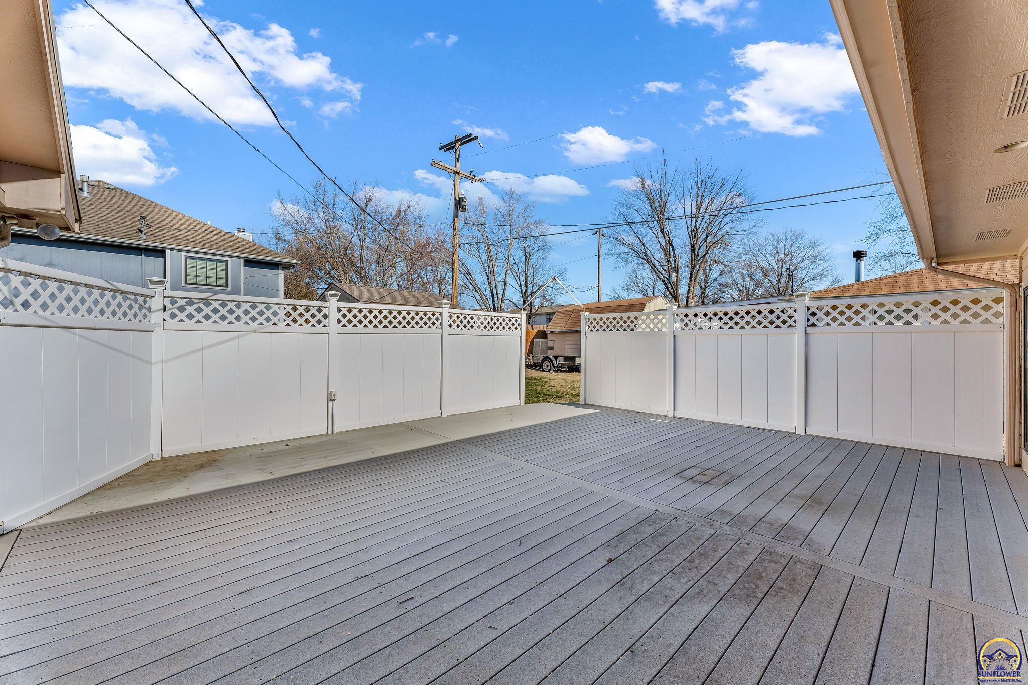 Topeka, Kansas 66614, United States, 2 Bedrooms Bedrooms, ,2 BathroomsBathrooms,Residential,Pending,91532