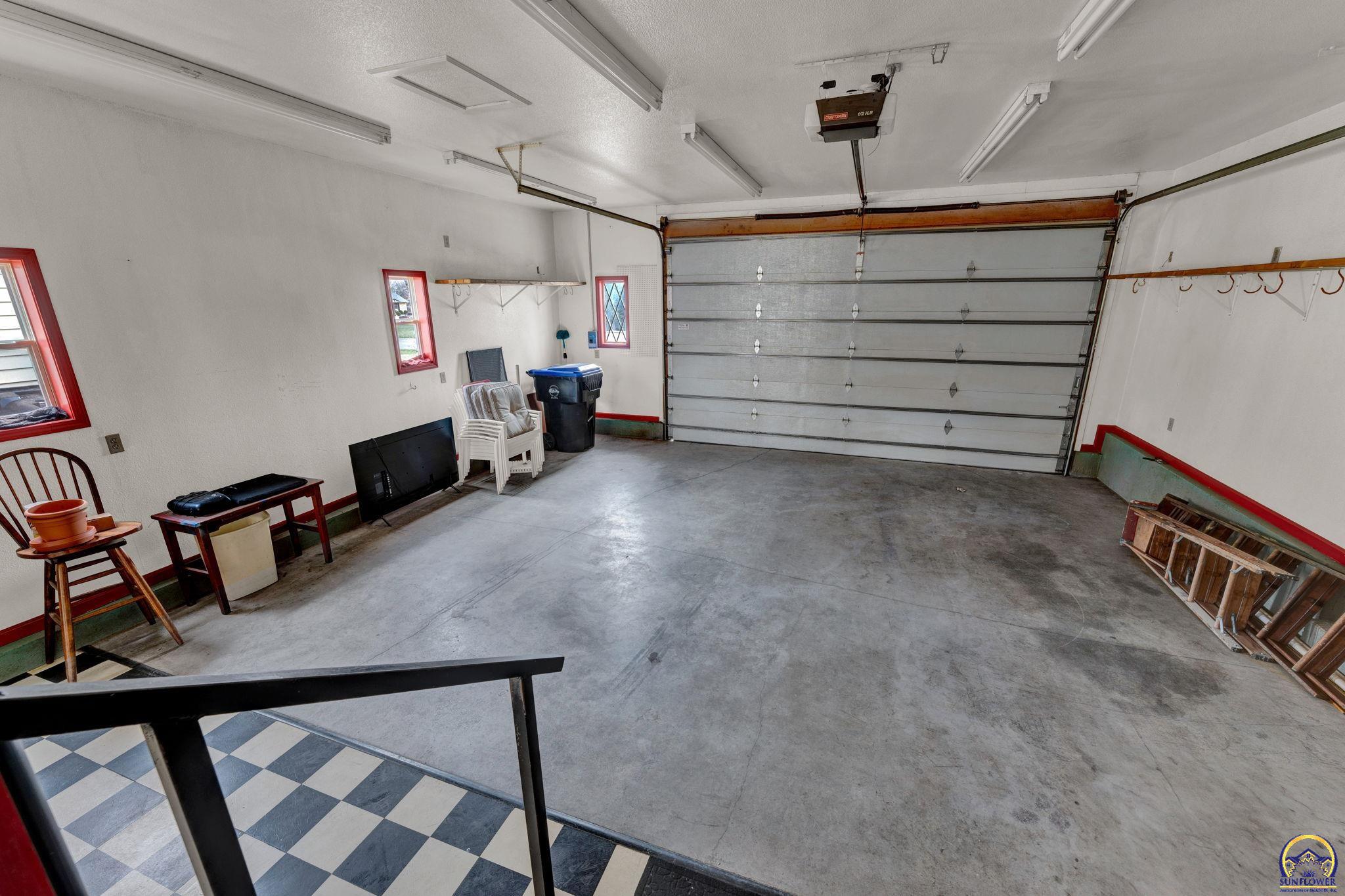 Topeka, Kansas 66614, United States, 2 Bedrooms Bedrooms, ,2 BathroomsBathrooms,Residential,Pending,91532