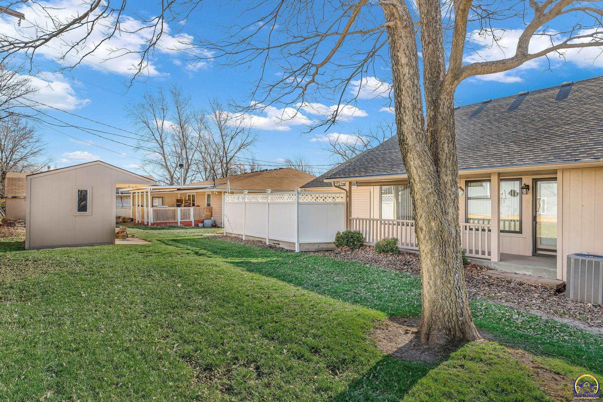 Topeka, Kansas 66614, United States, 2 Bedrooms Bedrooms, ,2 BathroomsBathrooms,Residential,Pending,91532