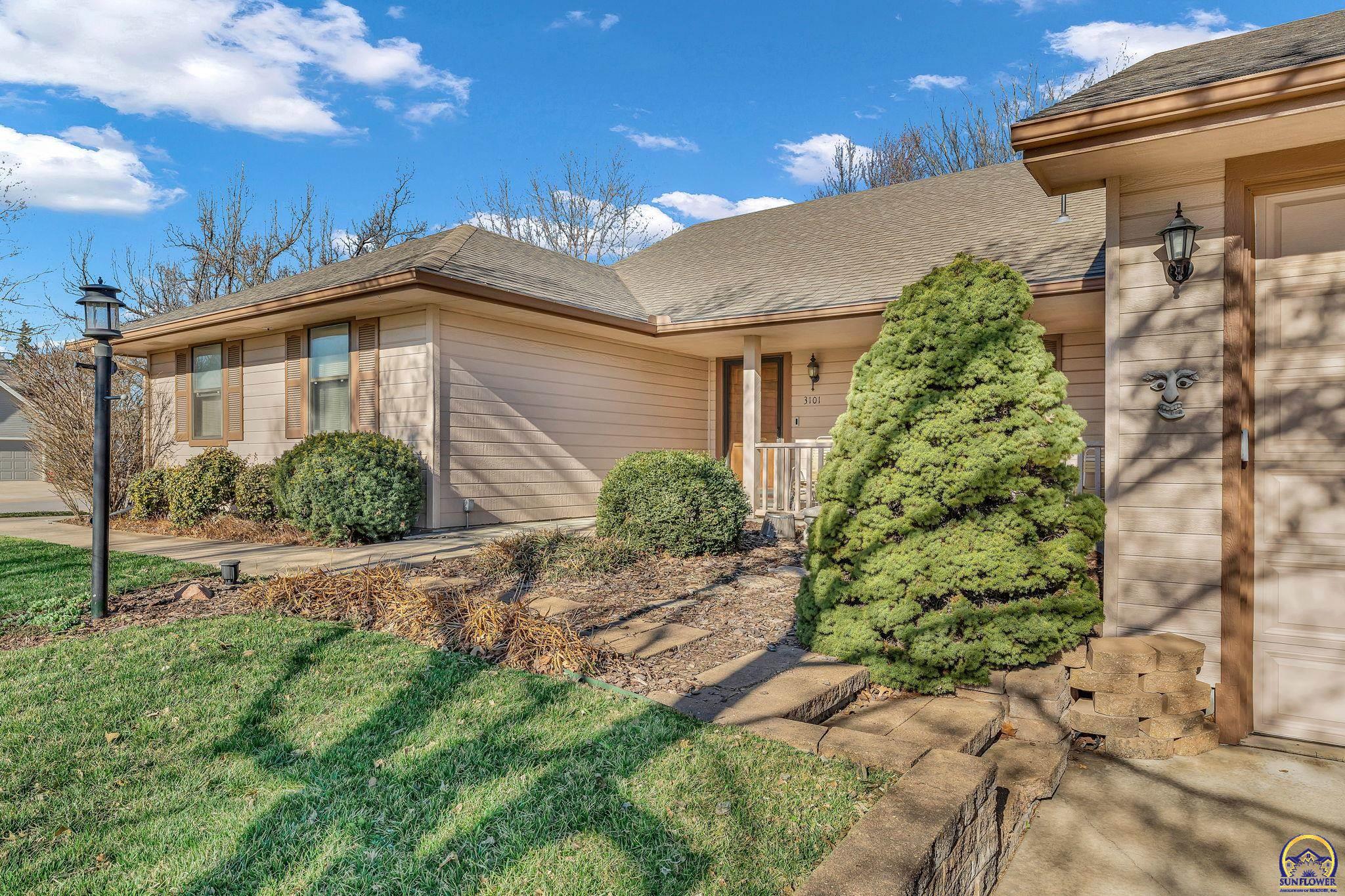 Topeka, Kansas 66614, United States, 2 Bedrooms Bedrooms, ,2 BathroomsBathrooms,Residential,Pending,91532