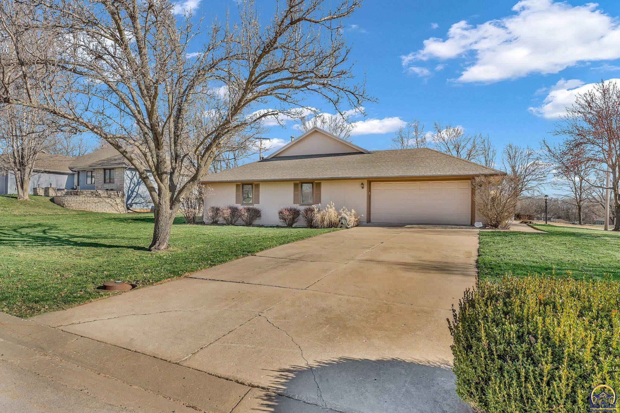 Topeka, Kansas 66614, United States, 2 Bedrooms Bedrooms, ,2 BathroomsBathrooms,Residential,Pending,91532