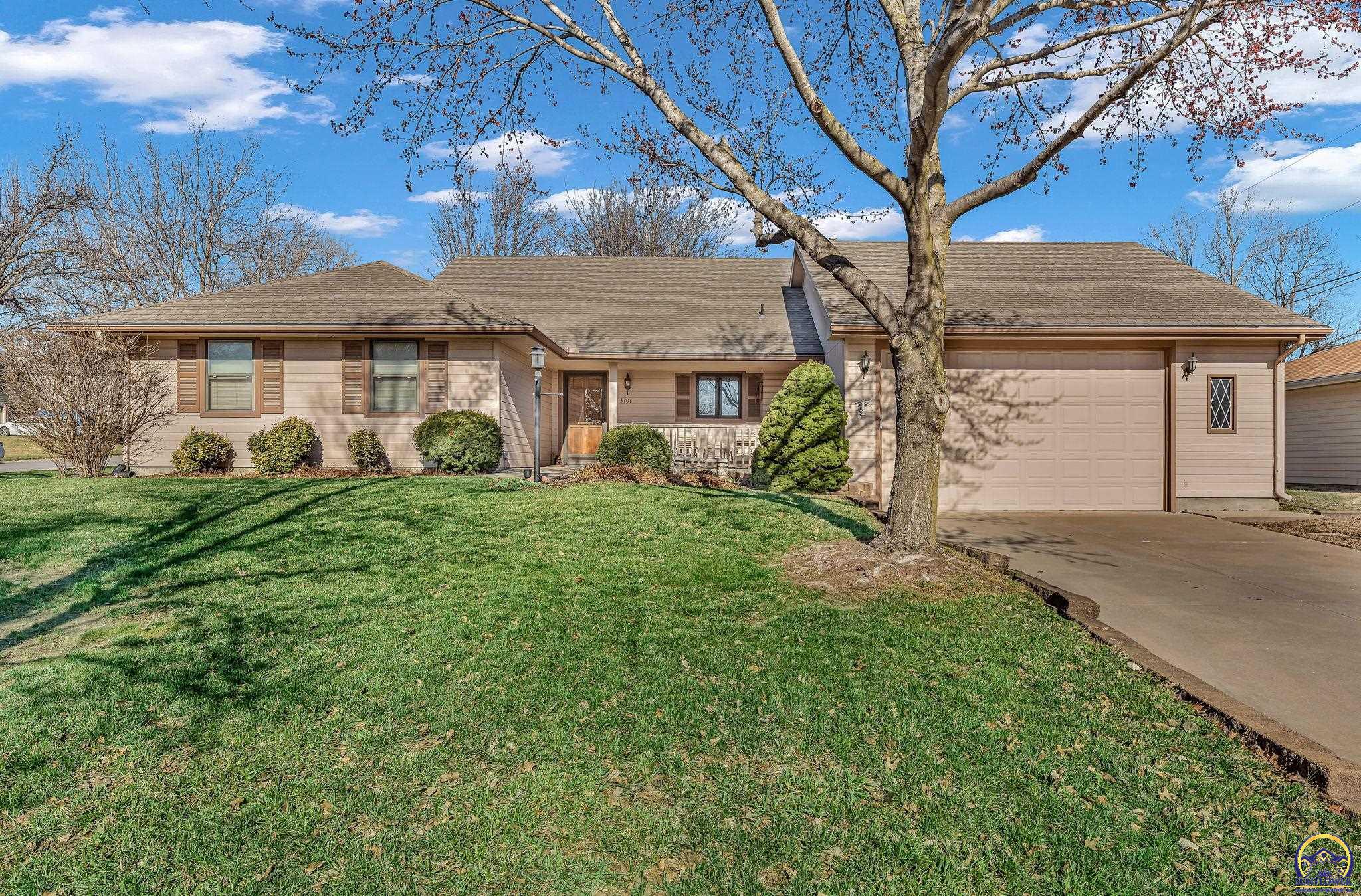 Topeka, Kansas 66614, United States, 2 Bedrooms Bedrooms, ,2 BathroomsBathrooms,Residential,Pending,91532