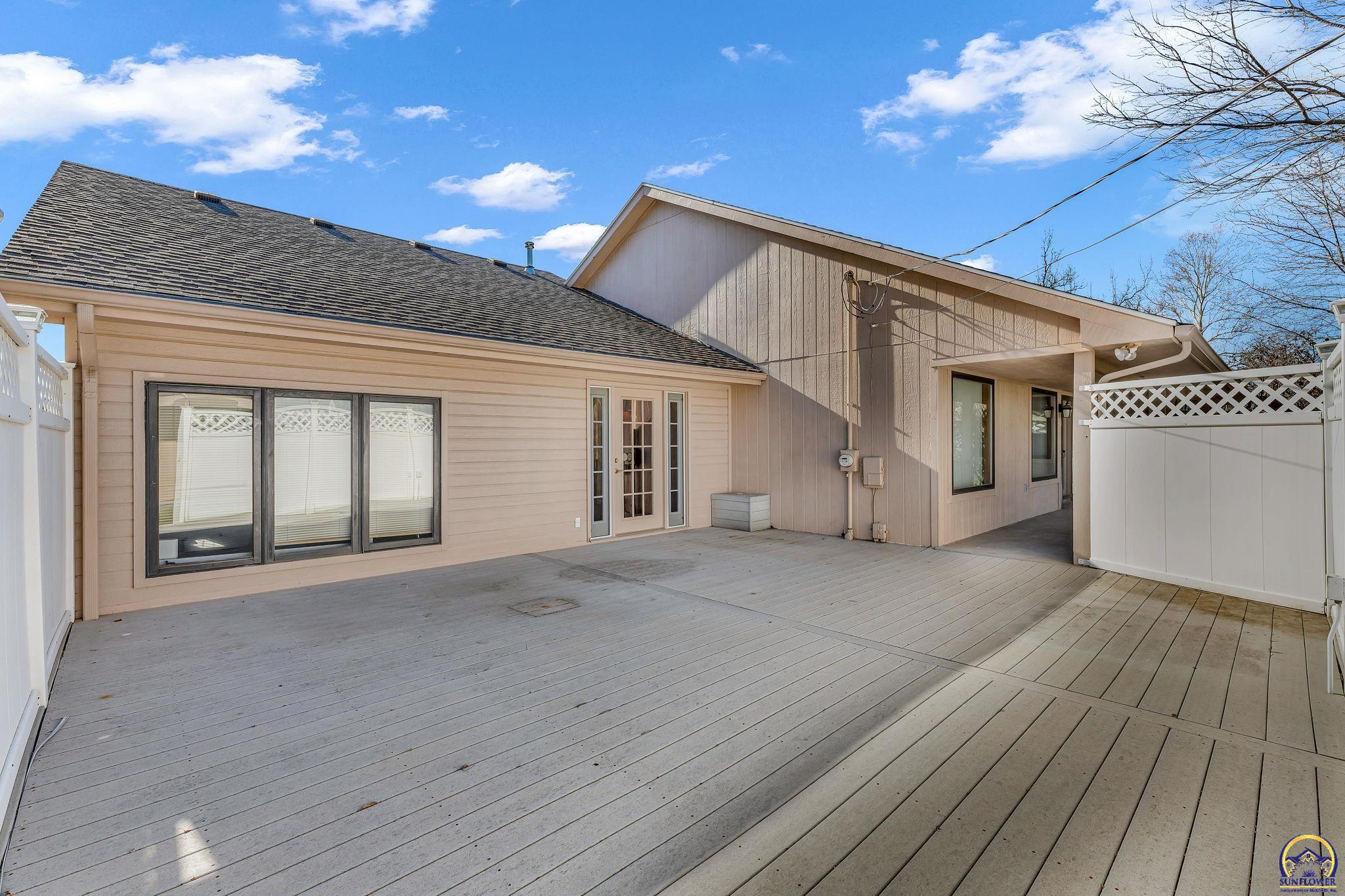 Topeka, Kansas 66614, United States, 2 Bedrooms Bedrooms, ,2 BathroomsBathrooms,Residential,Pending,91532