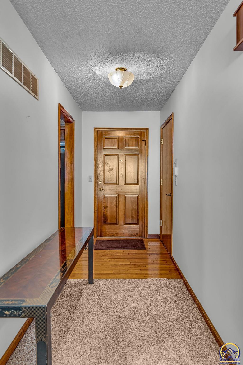 Topeka, Kansas 66614, United States, 2 Bedrooms Bedrooms, ,2 BathroomsBathrooms,Residential,Pending,91532