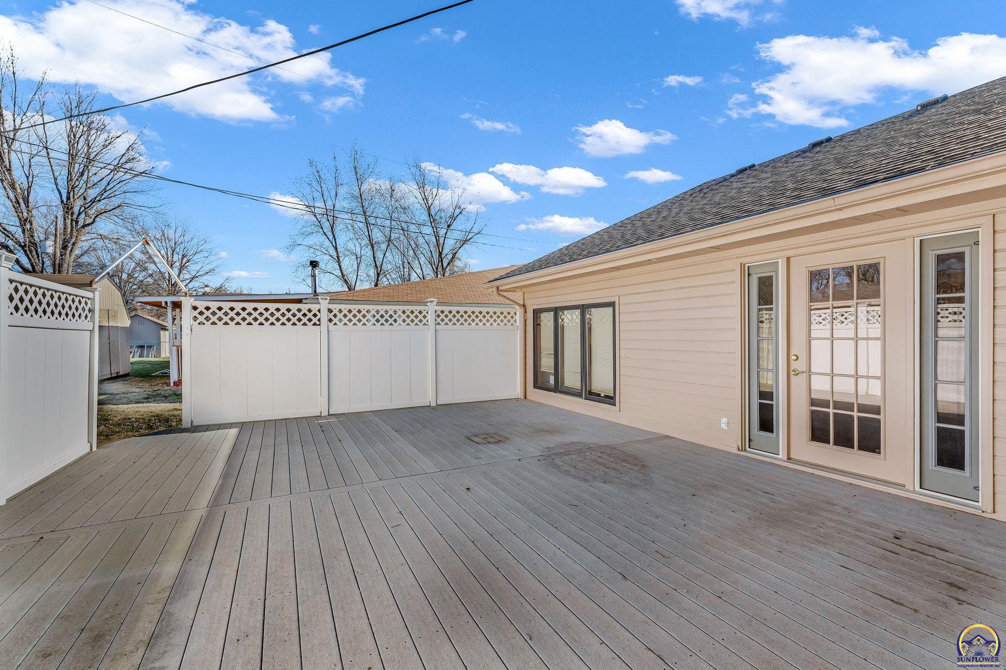 Topeka, Kansas 66614, United States, 2 Bedrooms Bedrooms, ,2 BathroomsBathrooms,Residential,Pending,91532