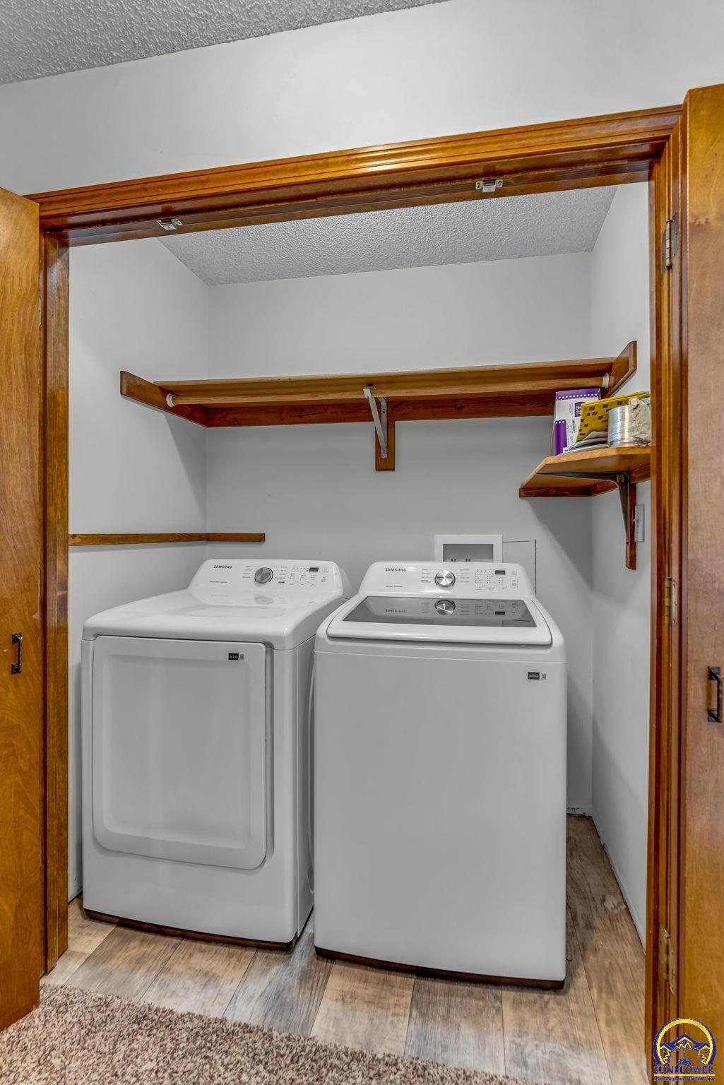 Topeka, Kansas 66614, United States, 2 Bedrooms Bedrooms, ,2 BathroomsBathrooms,Residential,Pending,91532