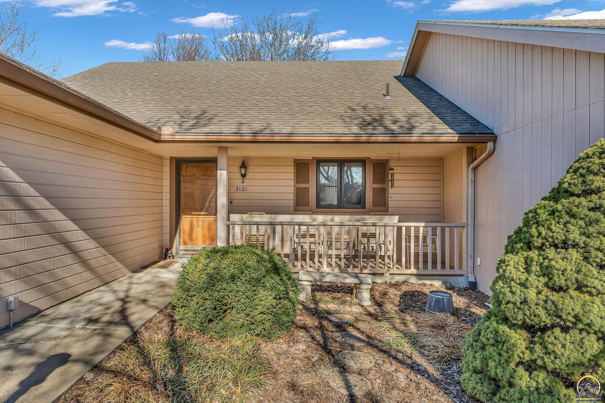 Topeka, Kansas 66614, United States, 2 Bedrooms Bedrooms, ,2 BathroomsBathrooms,Residential,Pending,91532