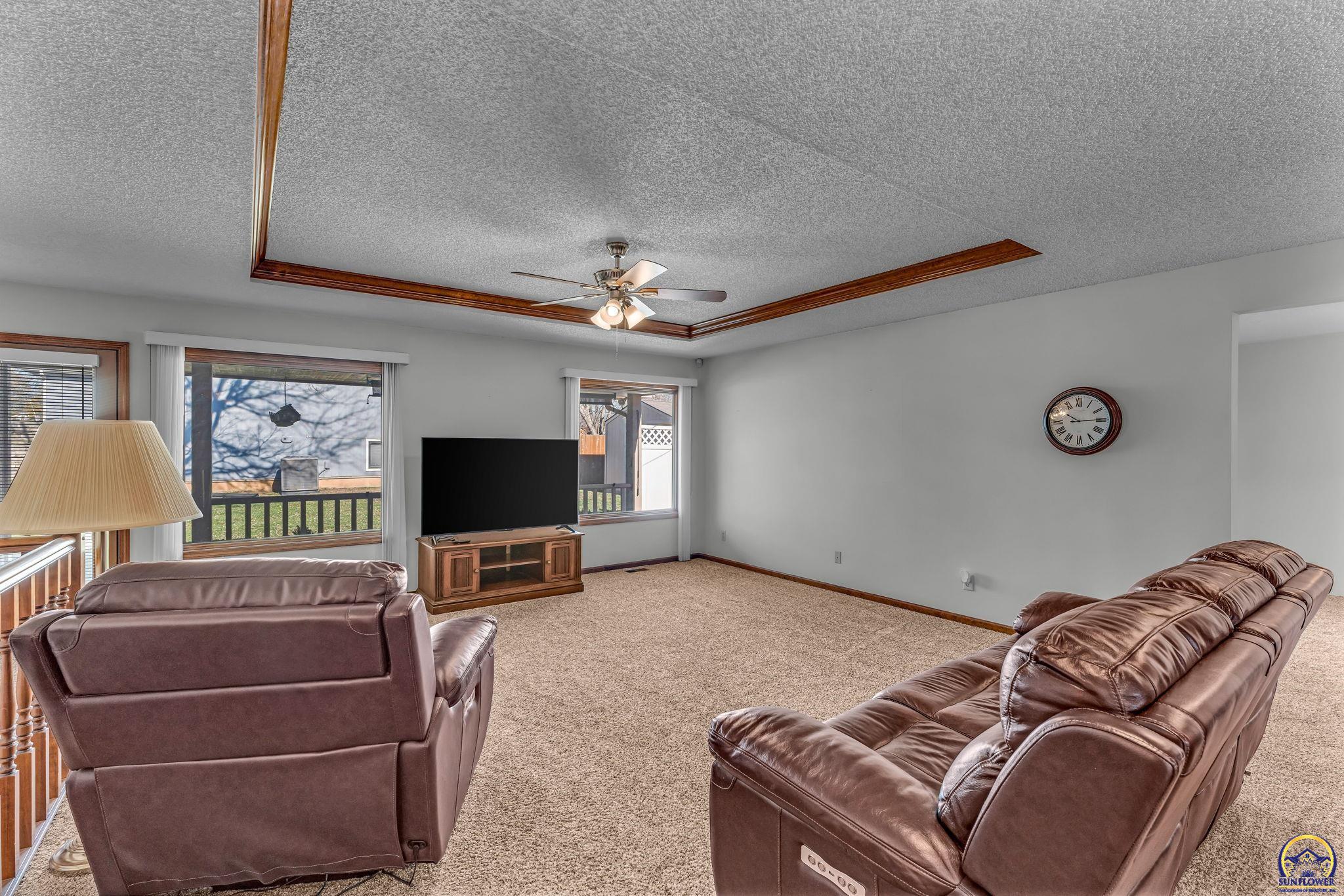 Topeka, Kansas 66614, United States, 2 Bedrooms Bedrooms, ,2 BathroomsBathrooms,Residential,Pending,91532