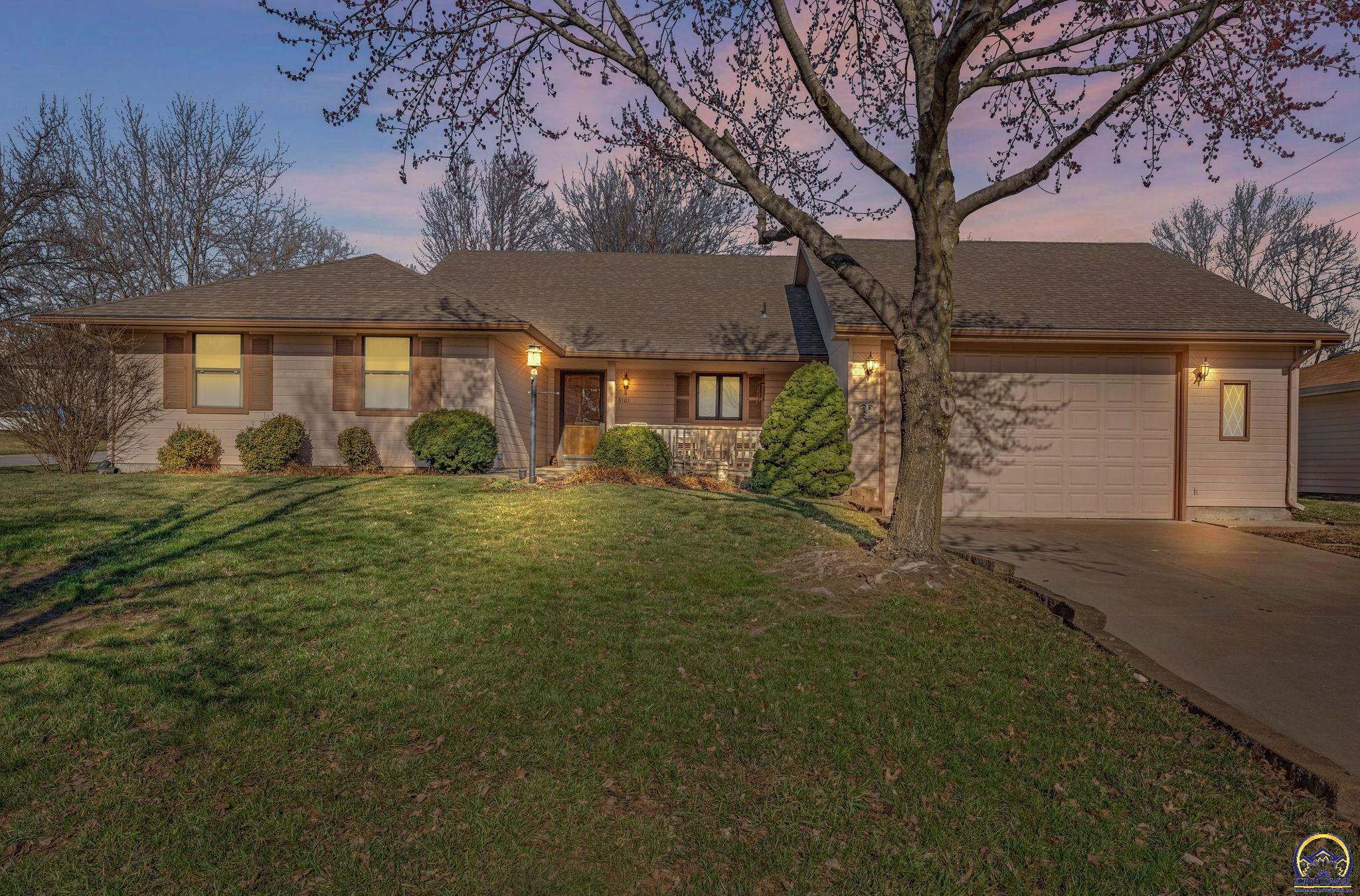 Topeka, Kansas 66614, United States, 2 Bedrooms Bedrooms, ,2 BathroomsBathrooms,Residential,Pending,91532