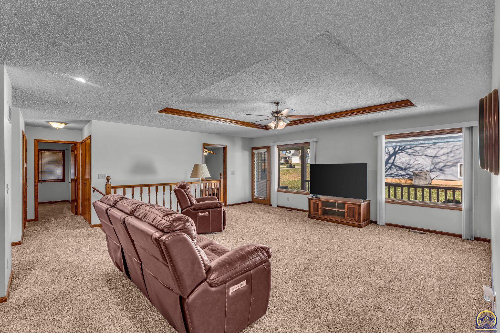 Topeka, Kansas 66614, United States, 2 Bedrooms Bedrooms, ,2 BathroomsBathrooms,Residential,Pending,91532