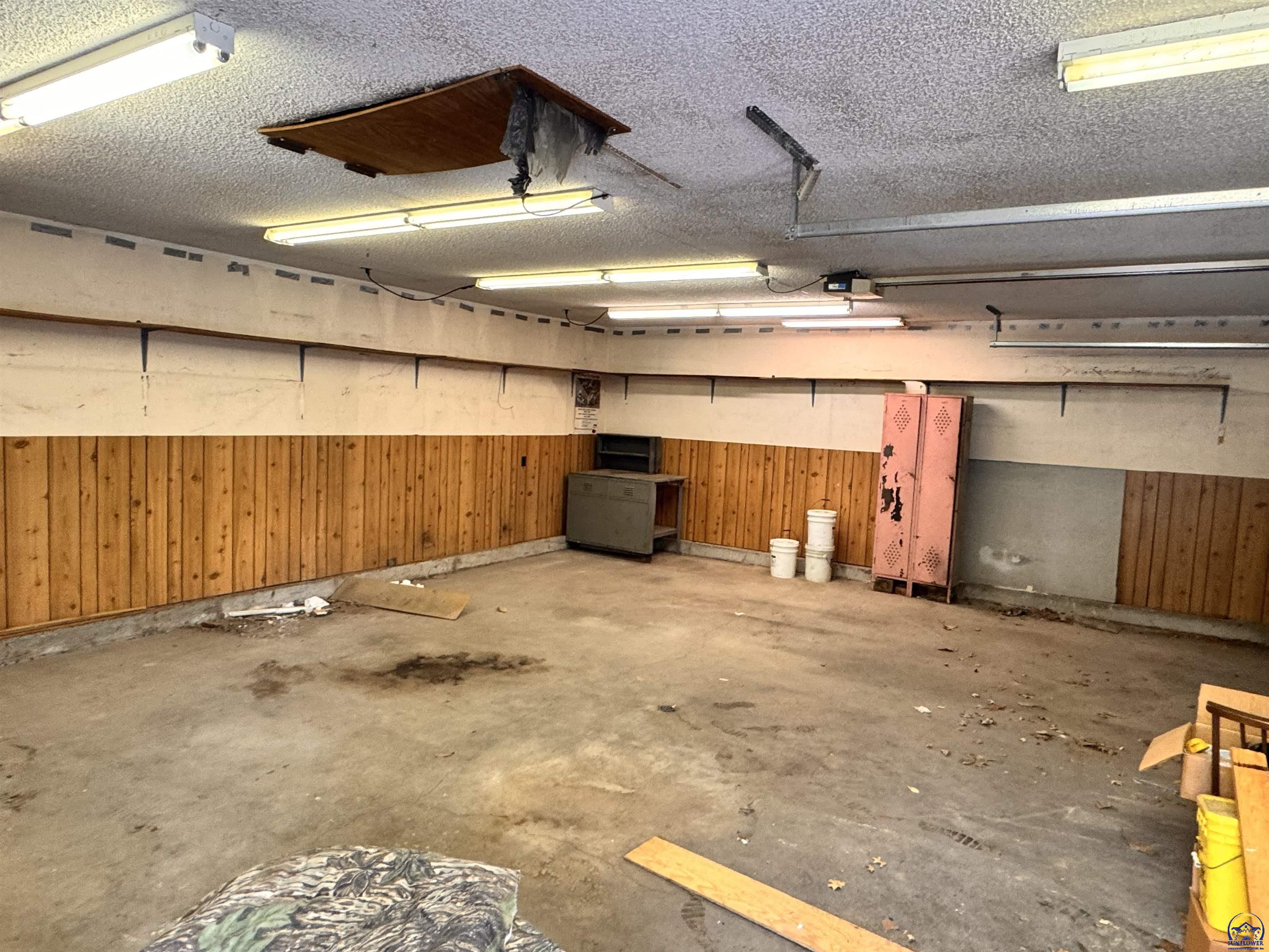 Topeka, Kansas 66616, United States, 3 Bedrooms Bedrooms, ,2 BathroomsBathrooms,Residential,Active,251943