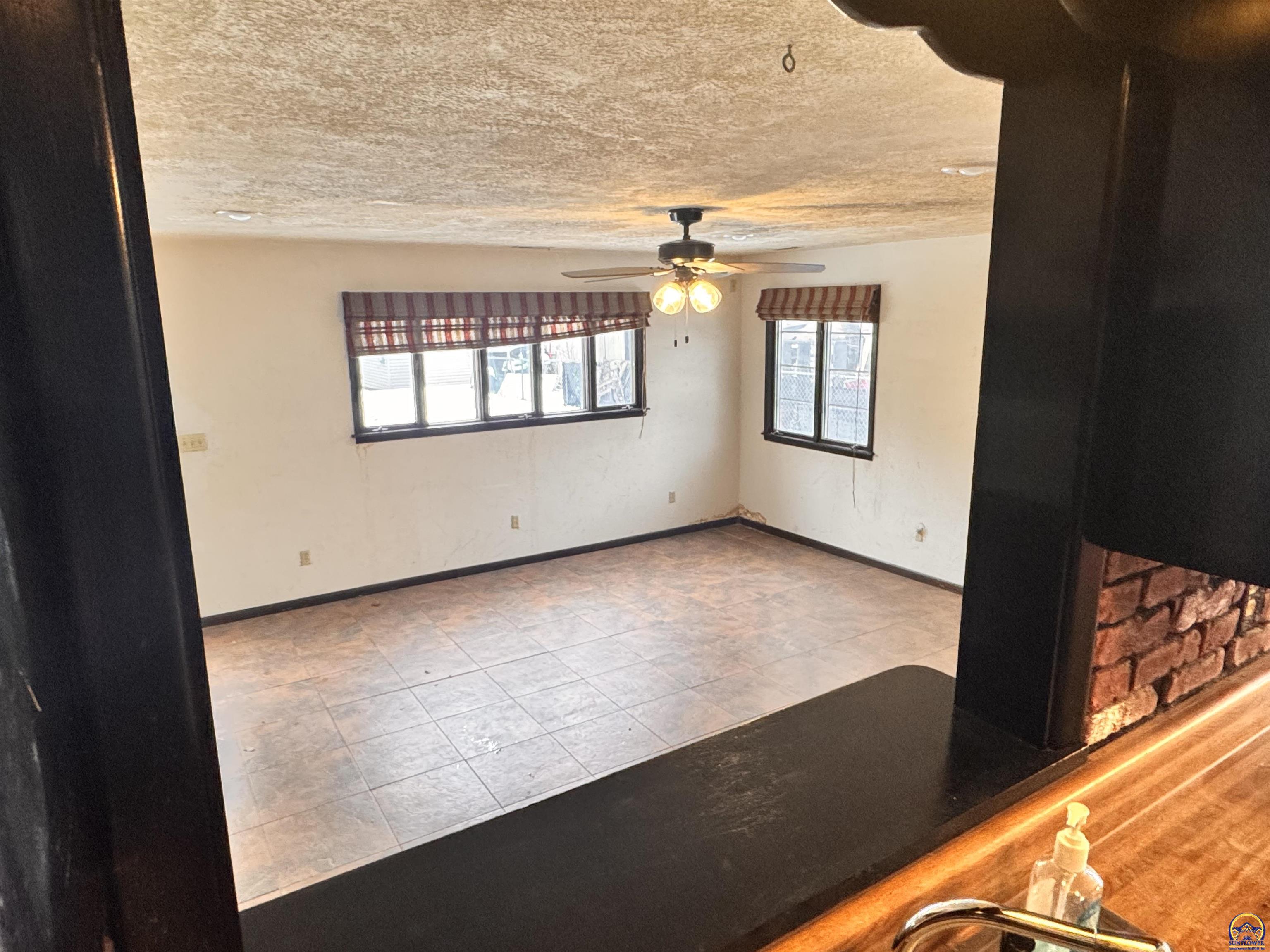 Topeka, Kansas 66616, United States, 3 Bedrooms Bedrooms, ,2 BathroomsBathrooms,Residential,Active,251943