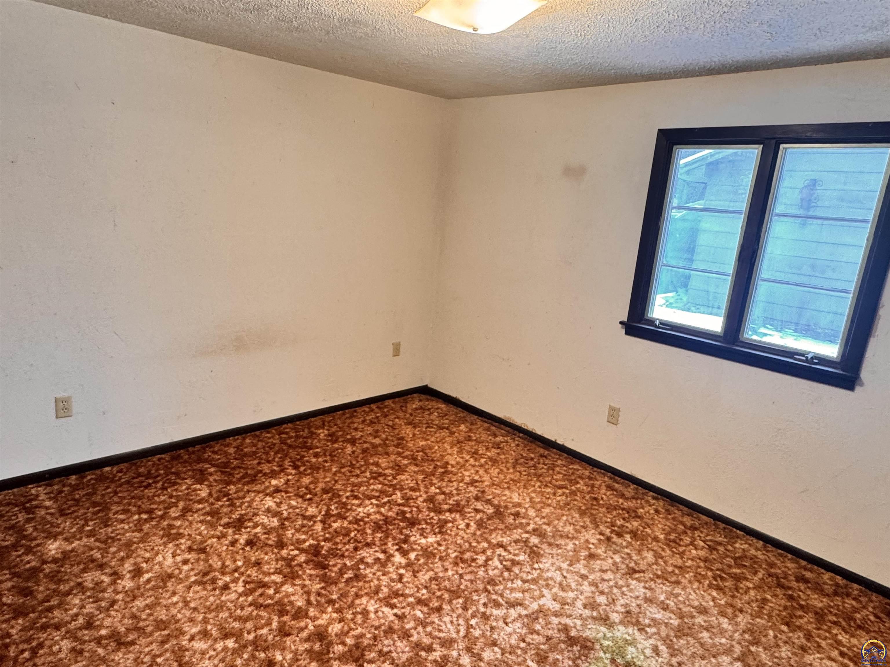 Topeka, Kansas 66616, United States, 3 Bedrooms Bedrooms, ,2 BathroomsBathrooms,Residential,Active,251943