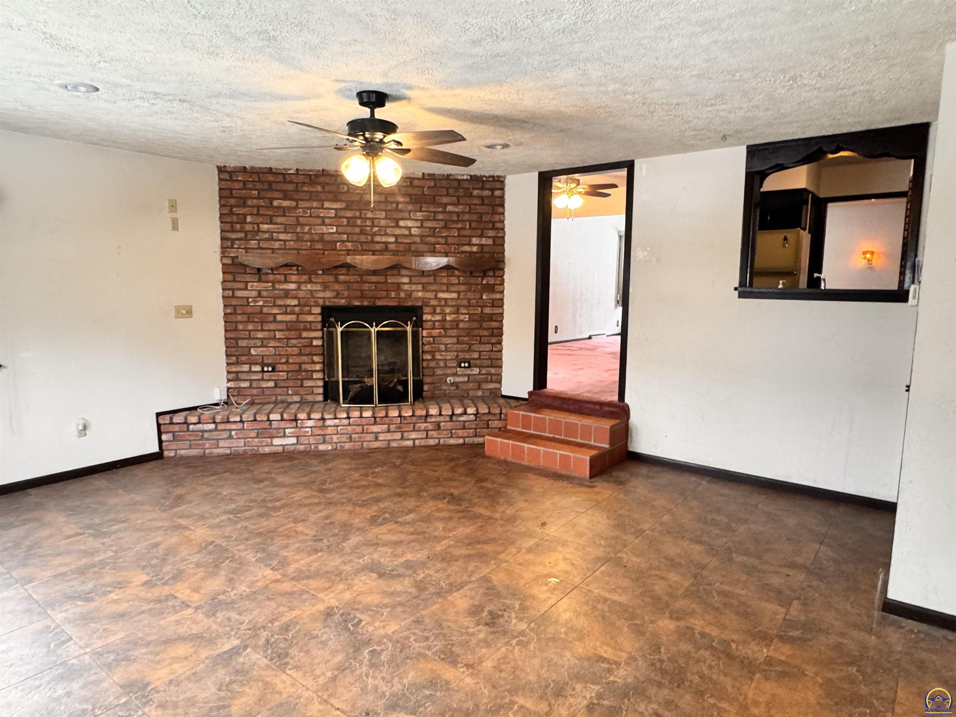 Topeka, Kansas 66616, United States, 3 Bedrooms Bedrooms, ,2 BathroomsBathrooms,Residential,Active,251943