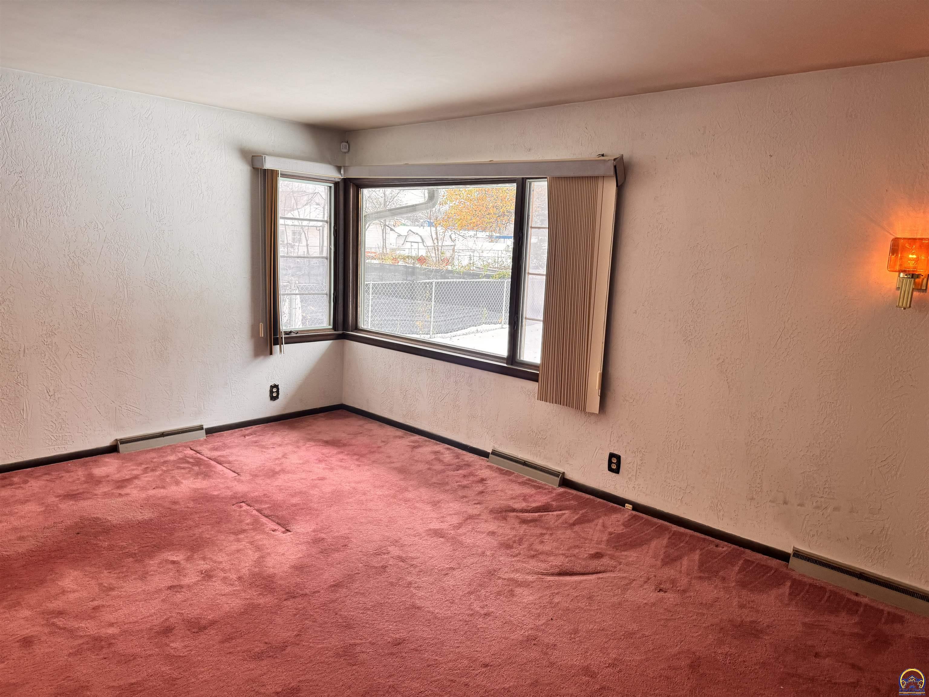 Topeka, Kansas 66616, United States, 3 Bedrooms Bedrooms, ,2 BathroomsBathrooms,Residential,Active,251943