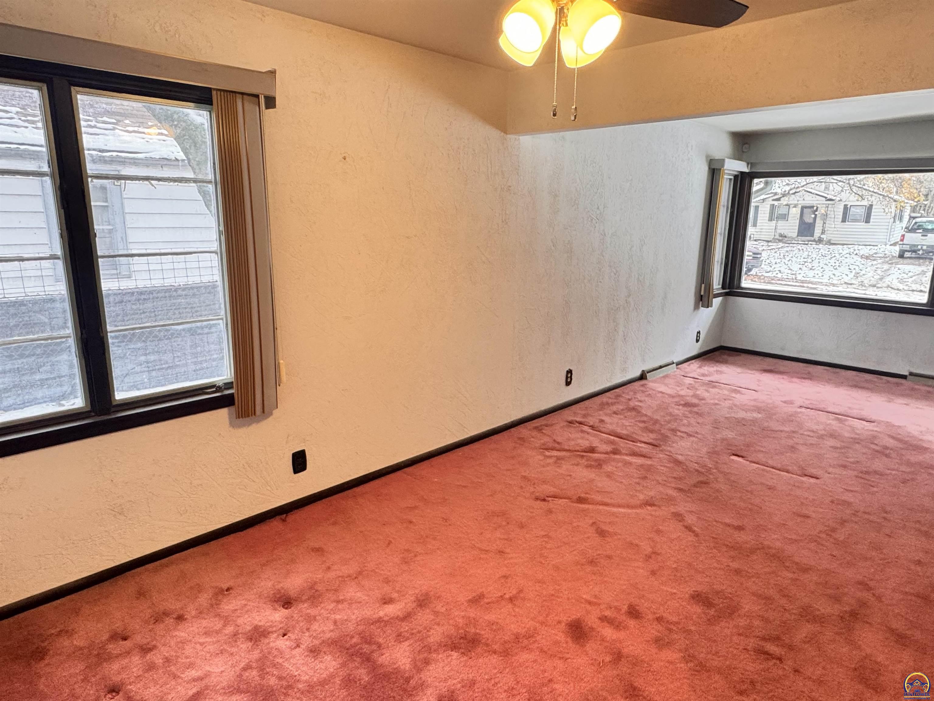 Topeka, Kansas 66616, United States, 3 Bedrooms Bedrooms, ,2 BathroomsBathrooms,Residential,Active,251943