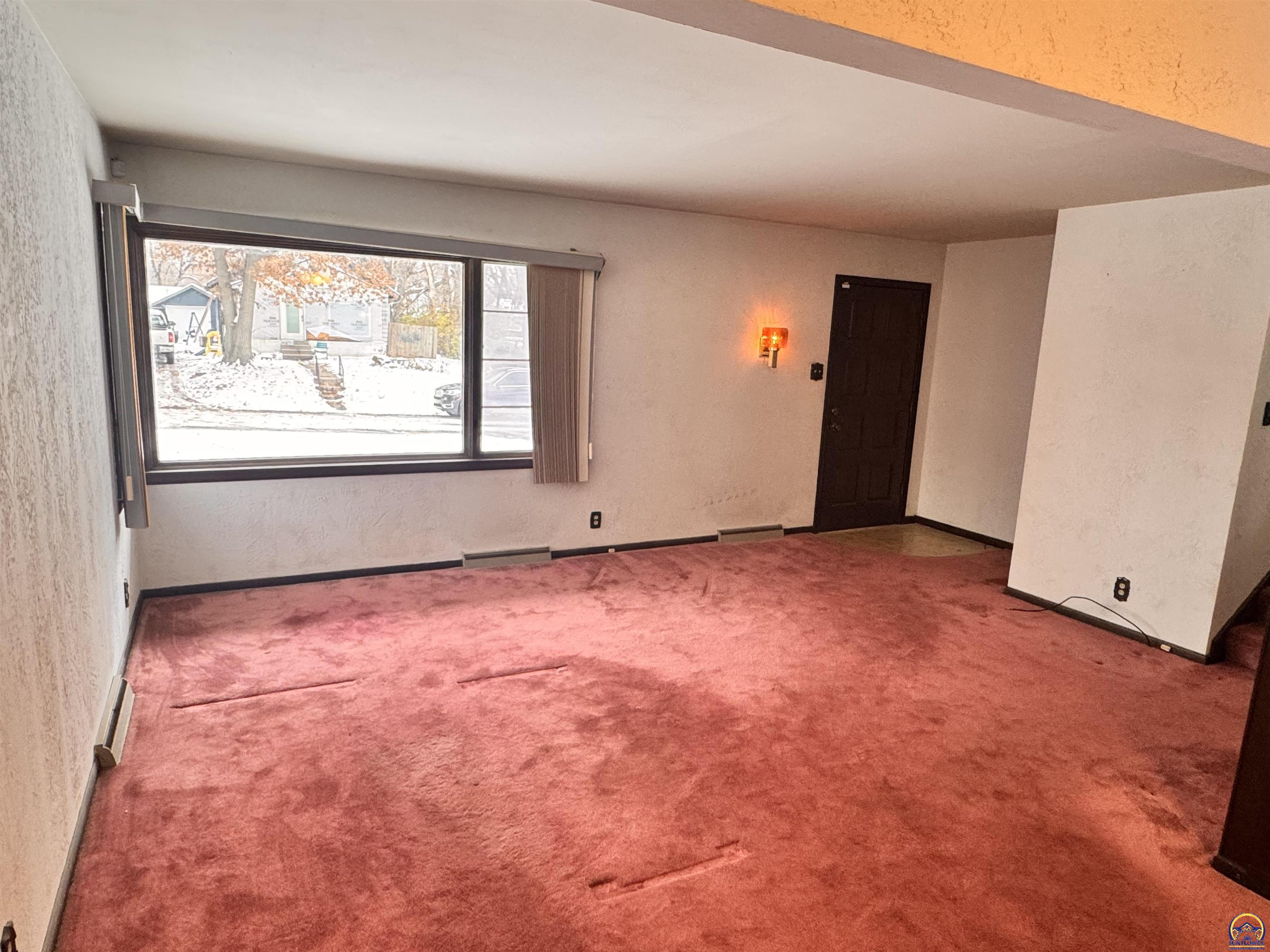 Topeka, Kansas 66616, United States, 3 Bedrooms Bedrooms, ,2 BathroomsBathrooms,Residential,Active,251943